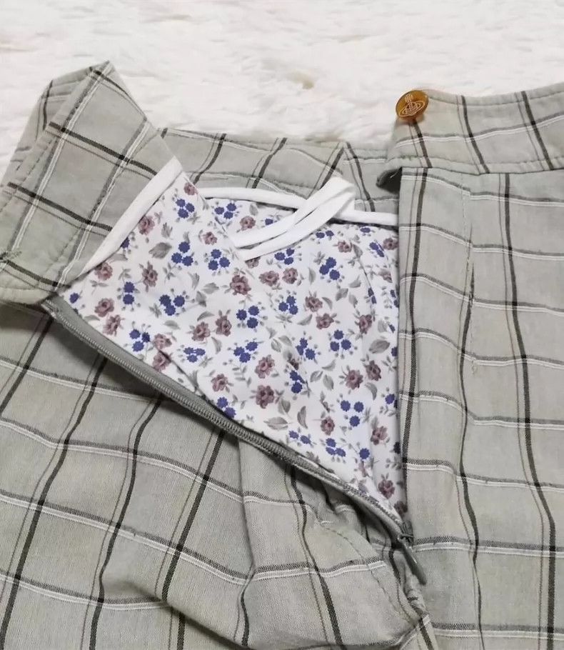 Vivienne Westwood Vivienne Westwood Saturn wears asymmetrical shorts Size 25" / US 0 / IT 36 - 3 Thumbnail