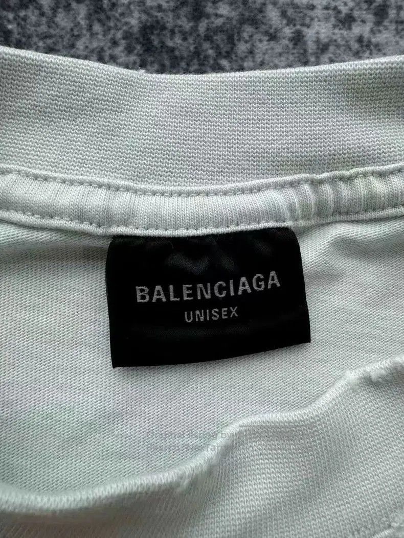 Balenciaga Balenciaga New Melted Logo Distressed Tee. Size US XS / EU 42 / 0 - 3 Thumbnail