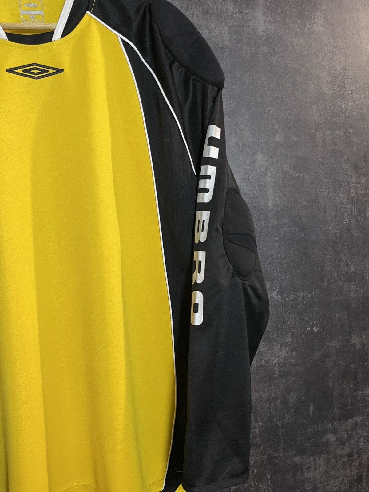 Umbro Vintage Umbro Goalkeeper Jersey Patted Balenciaga Vetements Size US XL / EU 56 / 4 - 5 Thumbnail