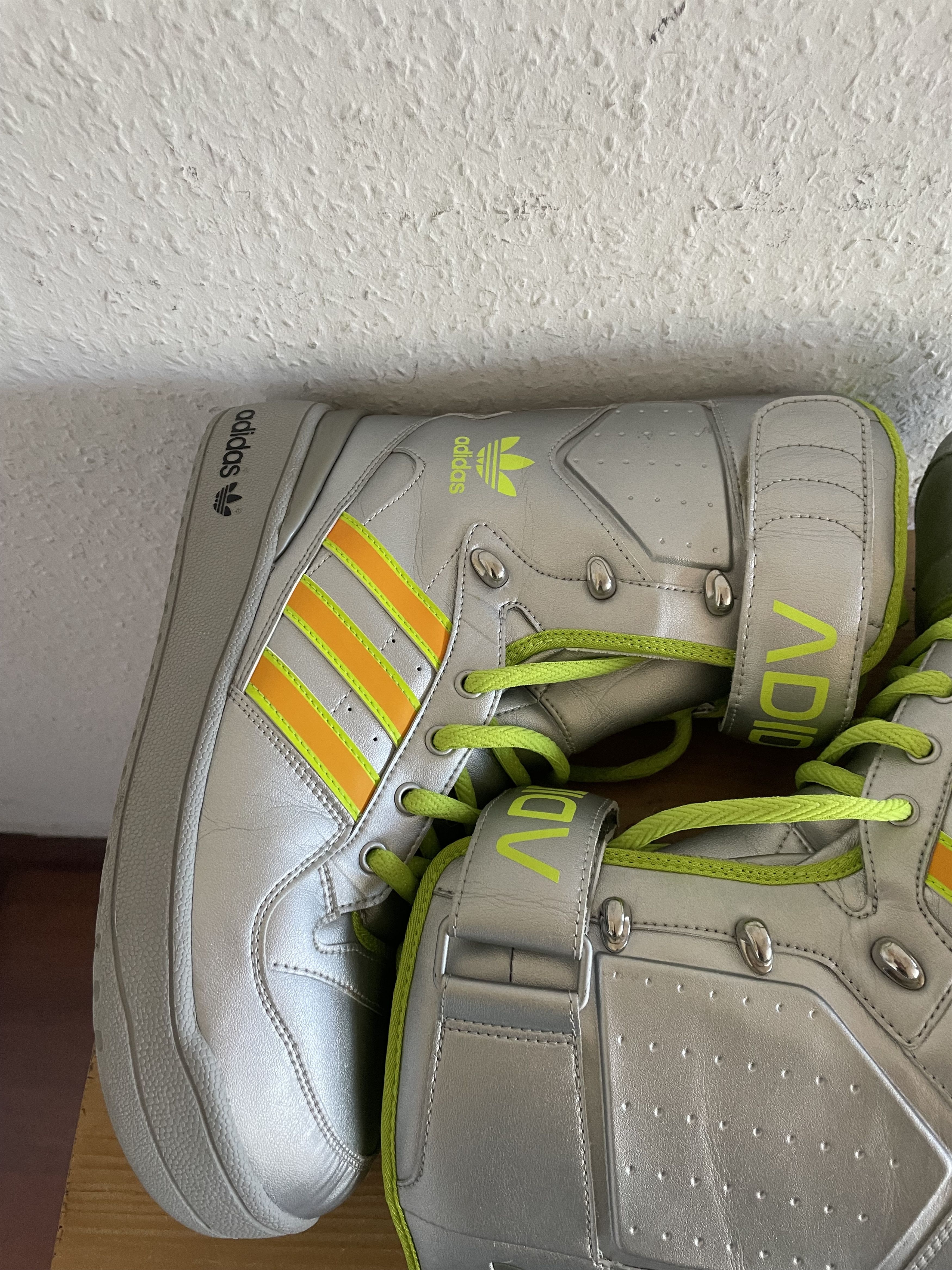 Adidas × Jeremy Scott JS Snow Moon Boot Silver Neon Size US 9.5 / EU 42-43 - 17 Thumbnail
