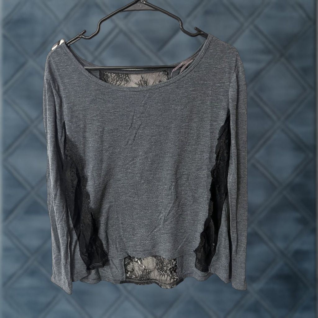 American Eagle Outfitters American Eagle Outfitters Shirt Adult Small Gray Lace Crochet Long Sleeve T-Shirt 90s Classic Womens Size S / US 4 / IT 40 - 1 Thumbnail