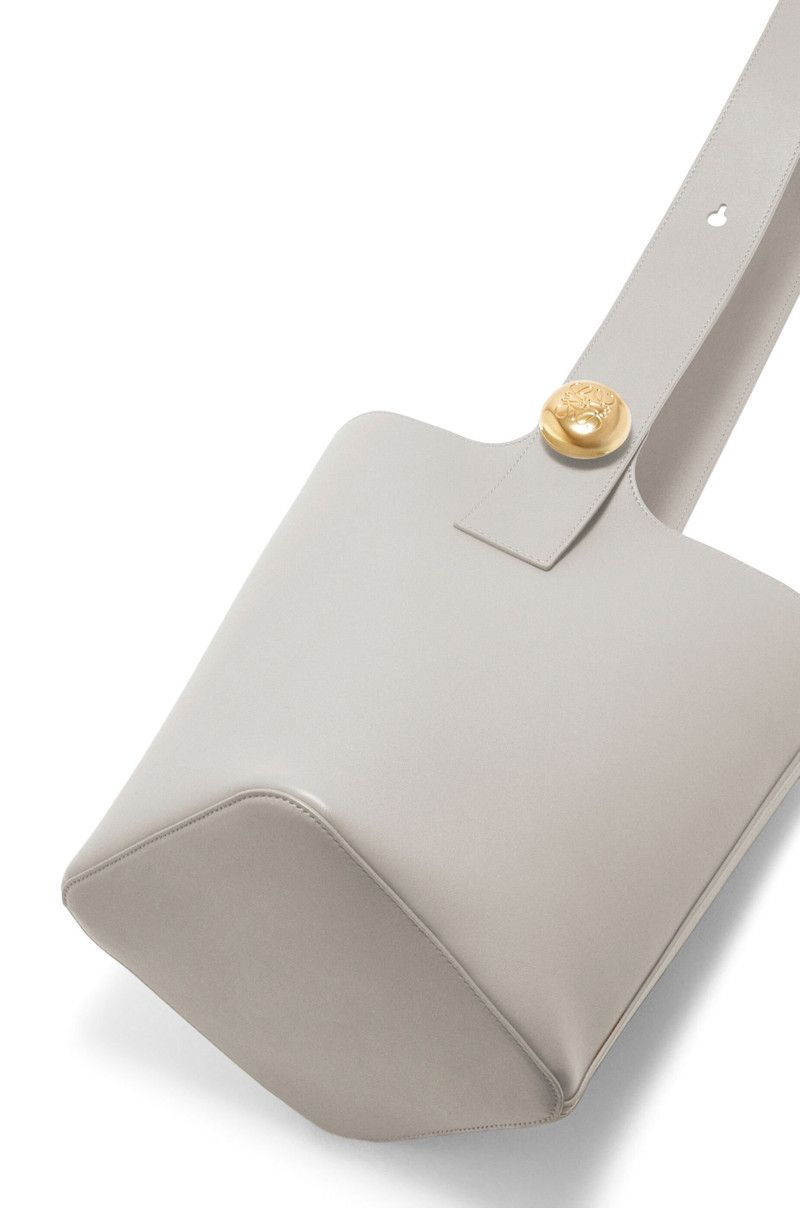 Loewe o1in1g0426 Size: OS/ Medium Pebble Bucket Bag in Shell Grey Size ONE SIZE - 7 Thumbnail