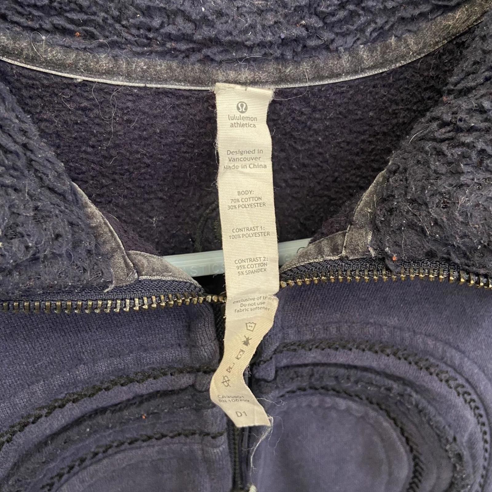 Lululemon lululemon womans navy zip up fleece neck jacket size 4 Size S / US 4 / IT 40 - 4 Thumbnail