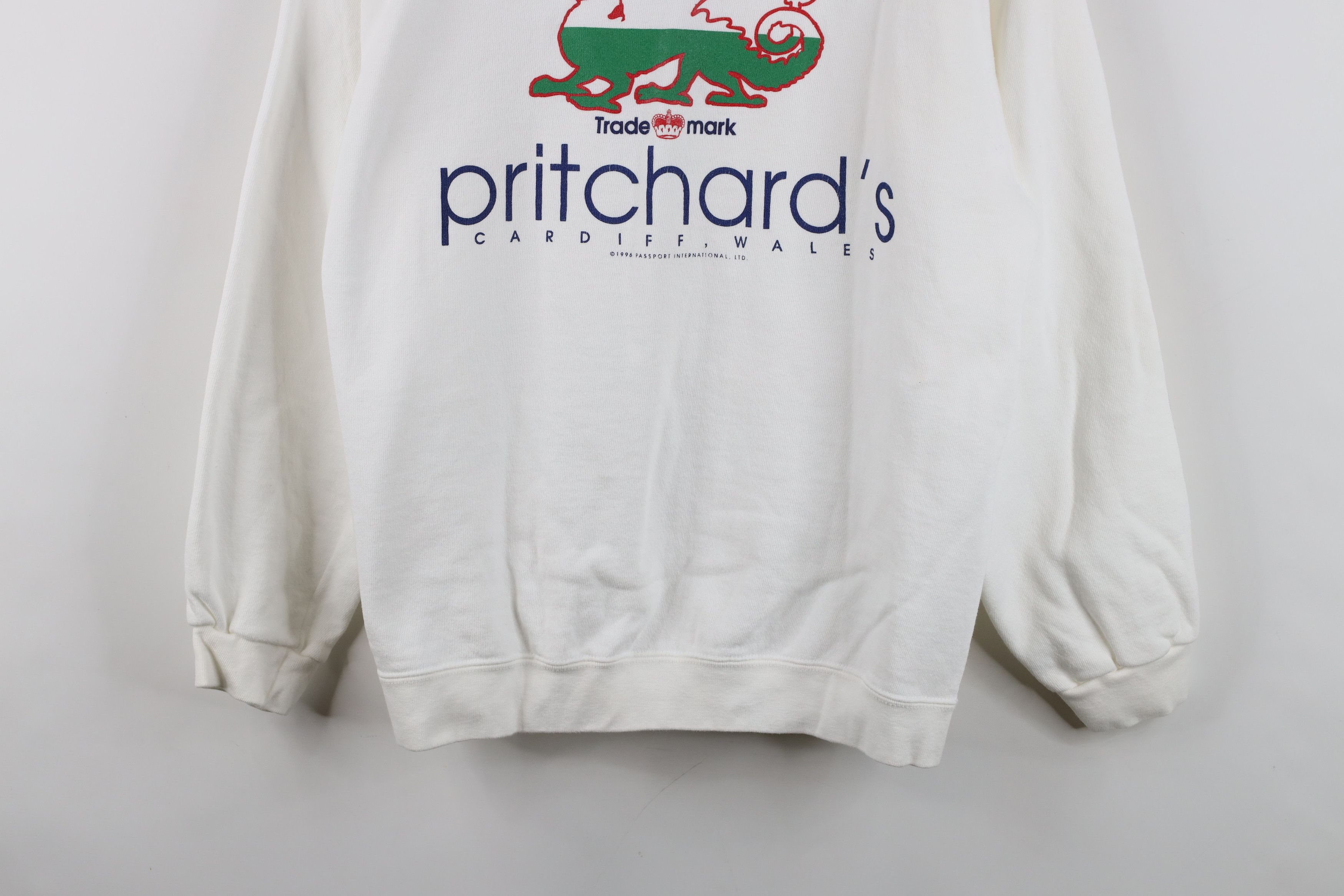 Vintage Vintage 90s Cardiff Wales Dragon Sweatshirt White USA Size US M / EU 48-50 / 2 - 3 Thumbnail