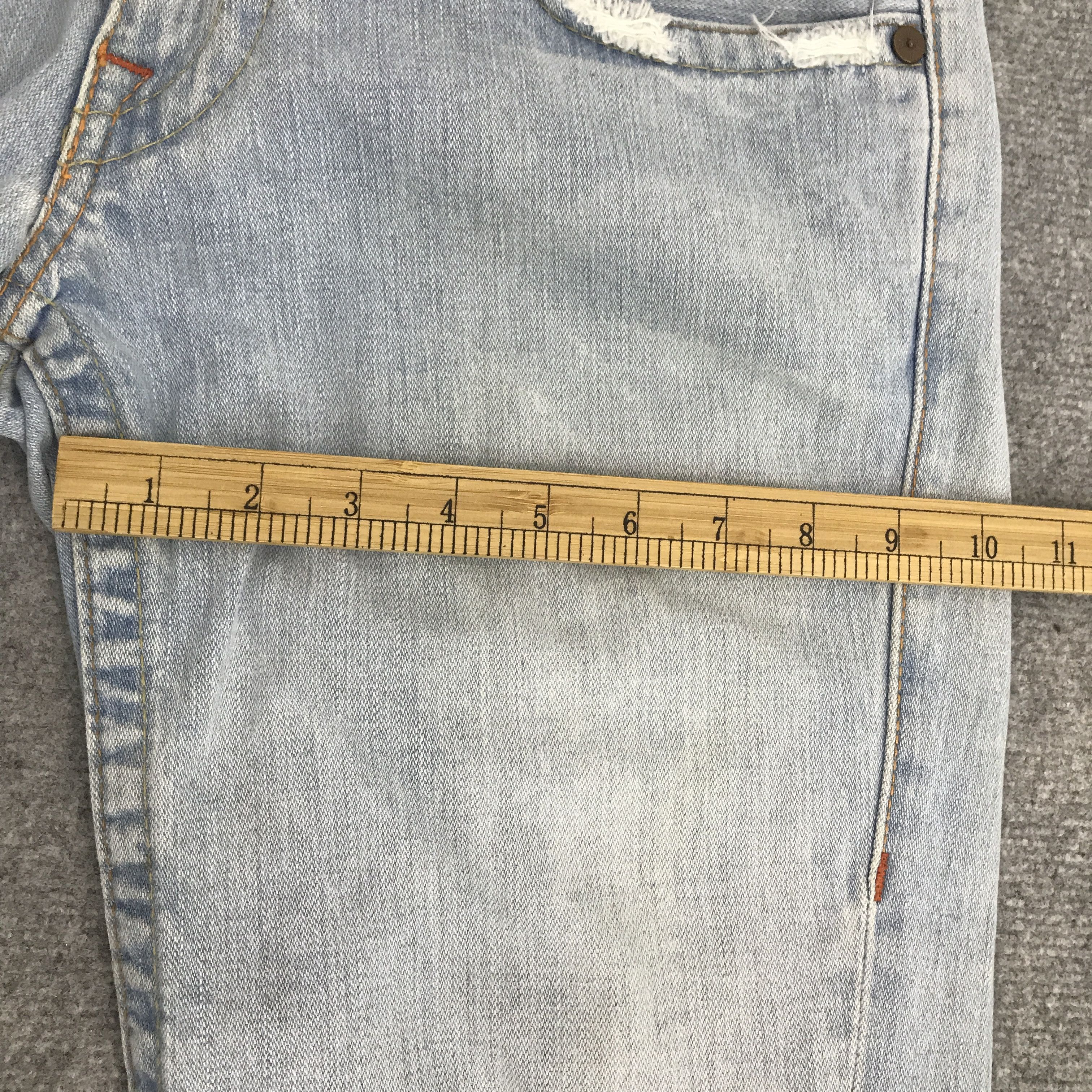 True Religion Rare True Religion distressed Light wash denim pants Size US 30 / EU 46 - 10 Thumbnail