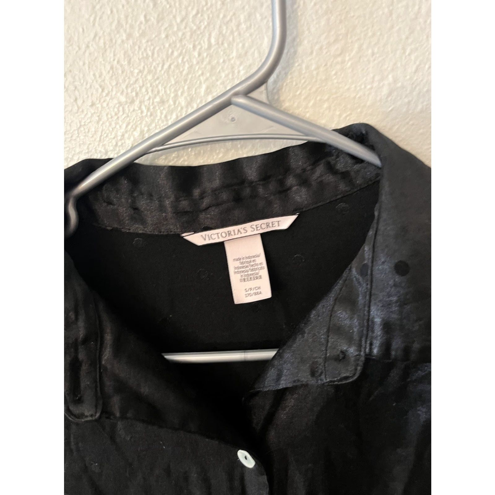 Victoria's Secret VINTAGE Victoria's Secret L/S Button Up Pajama Sleep Shirt Black Satin Embroidered "V" S Night shirt Women Sleepwear Size S / US 4 / IT 40 - 2 Thumbnail