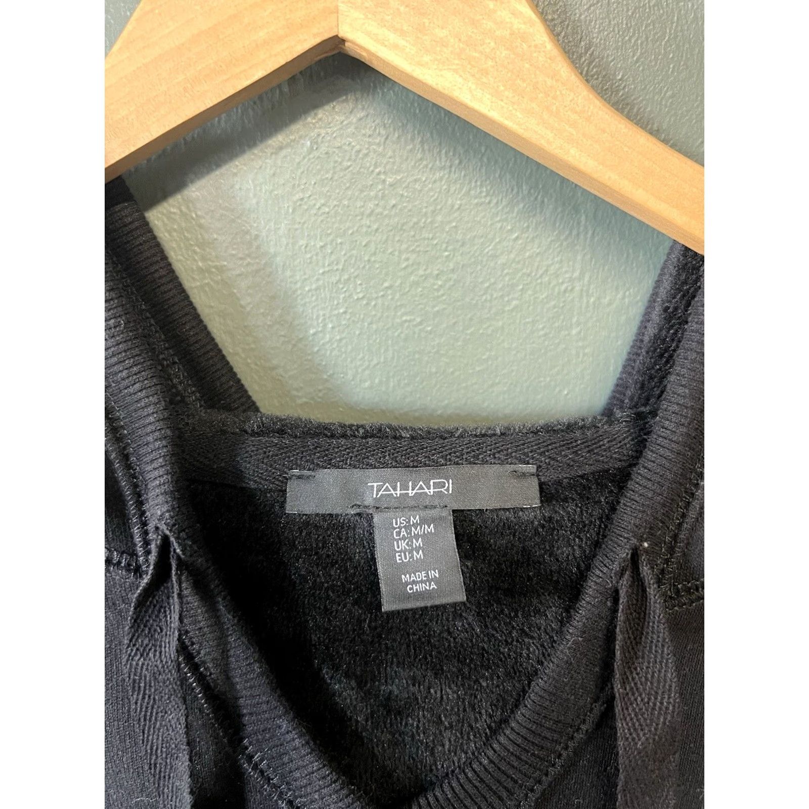 Vintage Tahari Womens Black Long Hooded Pullover Sweater Size M NWT Size M / US 6-8 / IT 42-44 - 3 Thumbnail