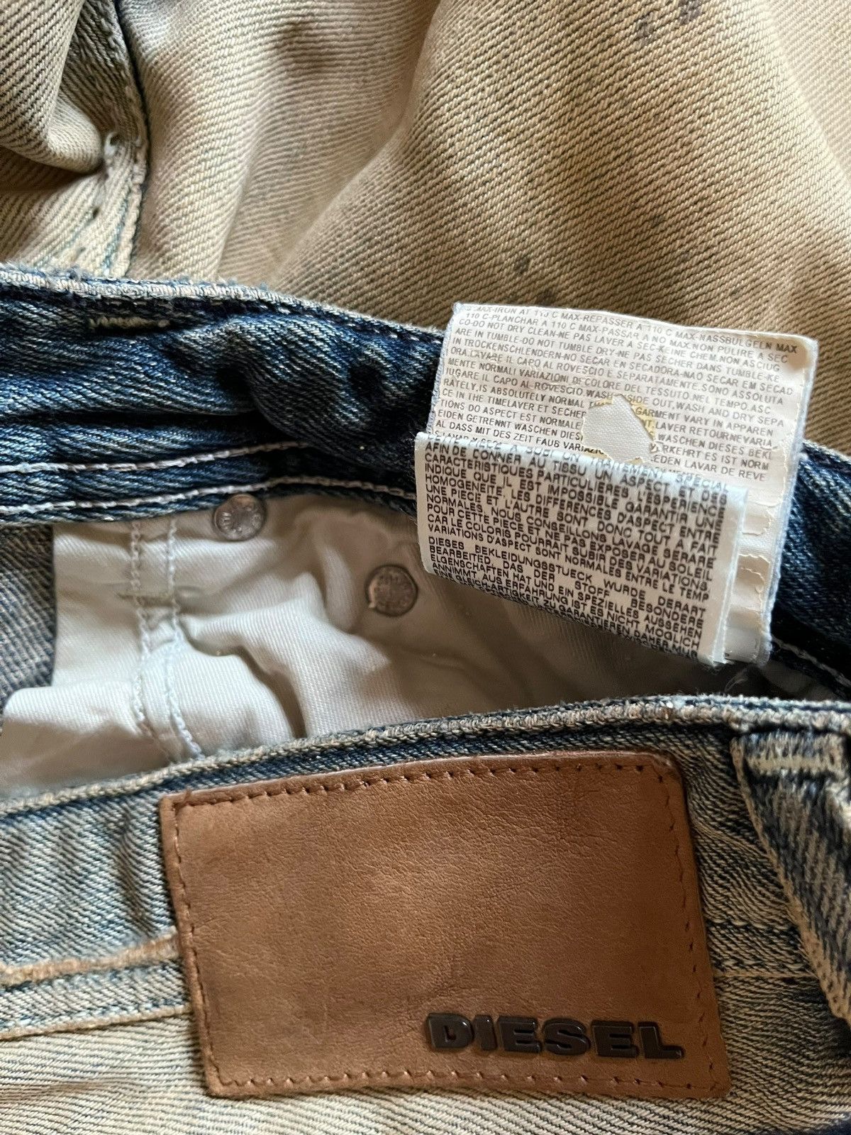 Diesel × Diesel Black Gold Vintage Diesel Viker Rusty Wash Distressed Loose Jeans Size US 32 / EU 48 - 12 Thumbnail