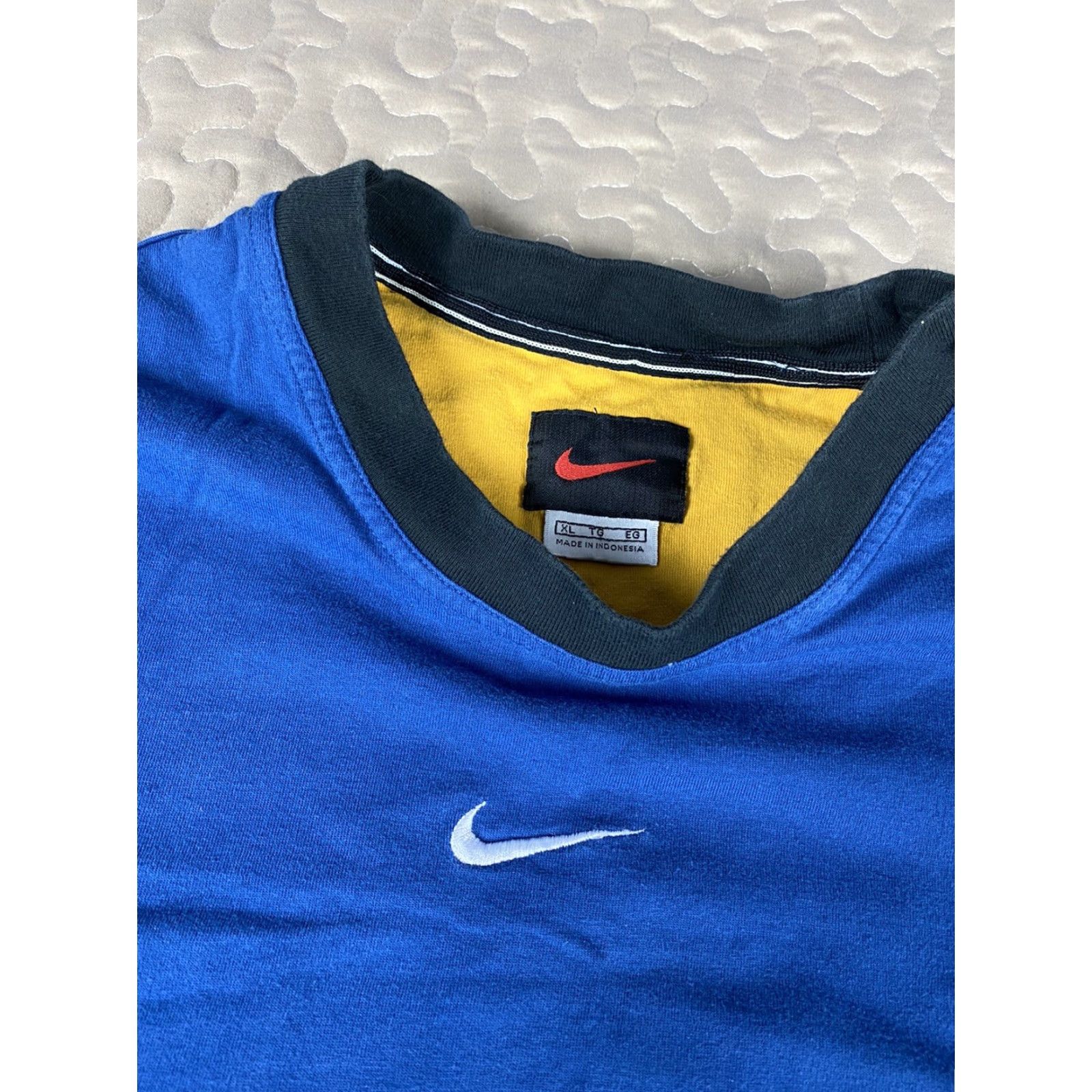 Nike VINTAGE Nike Air T Shirt XL Mens Blue 90s Small Center Swoosh Size US XL / EU 56 / 4 - 3 Thumbnail