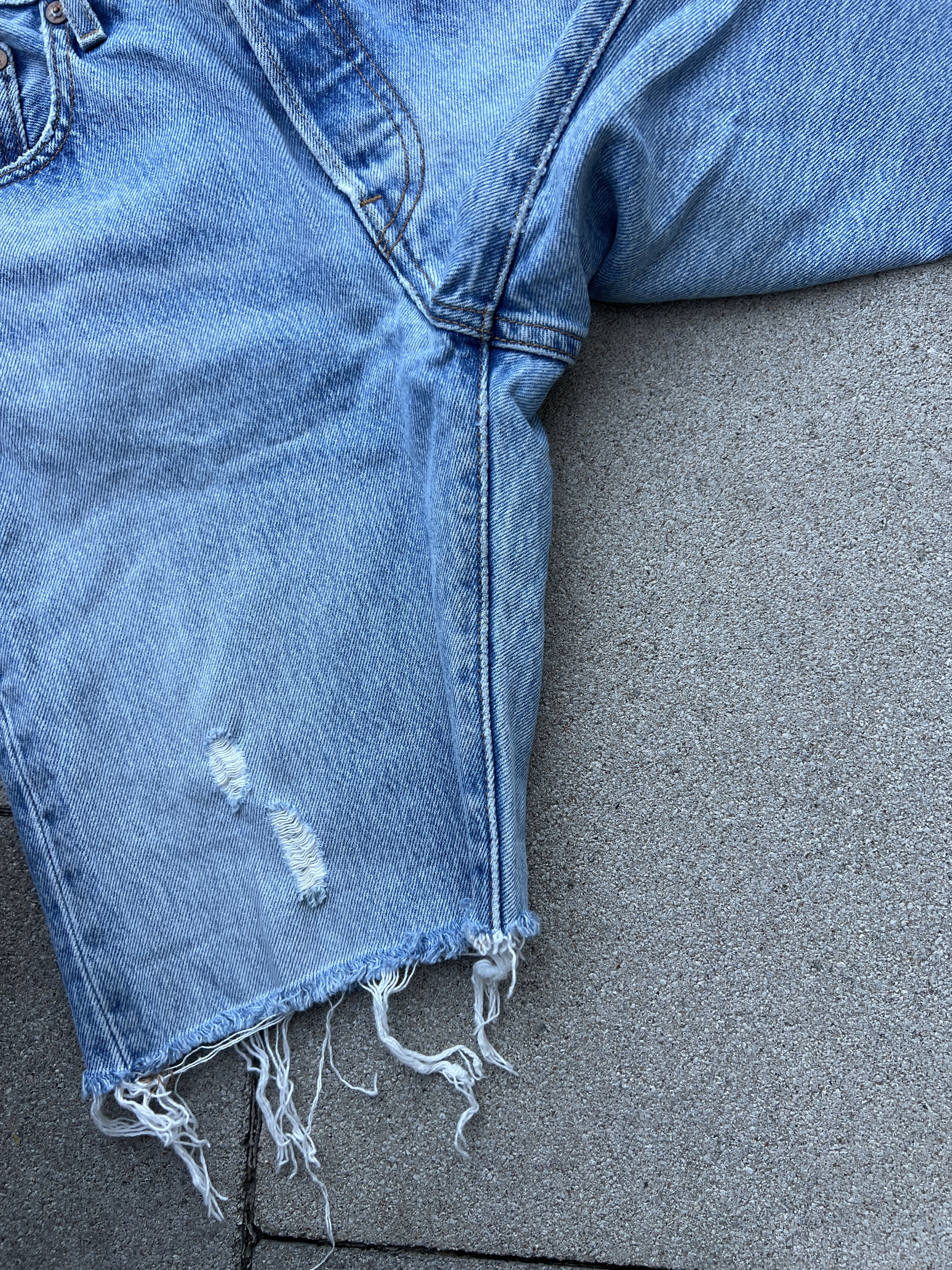 Levi's Levis Premium Big E Custom Cut Distressed Shorts Size 24" / US 00 / IT 34 - 12 Thumbnail