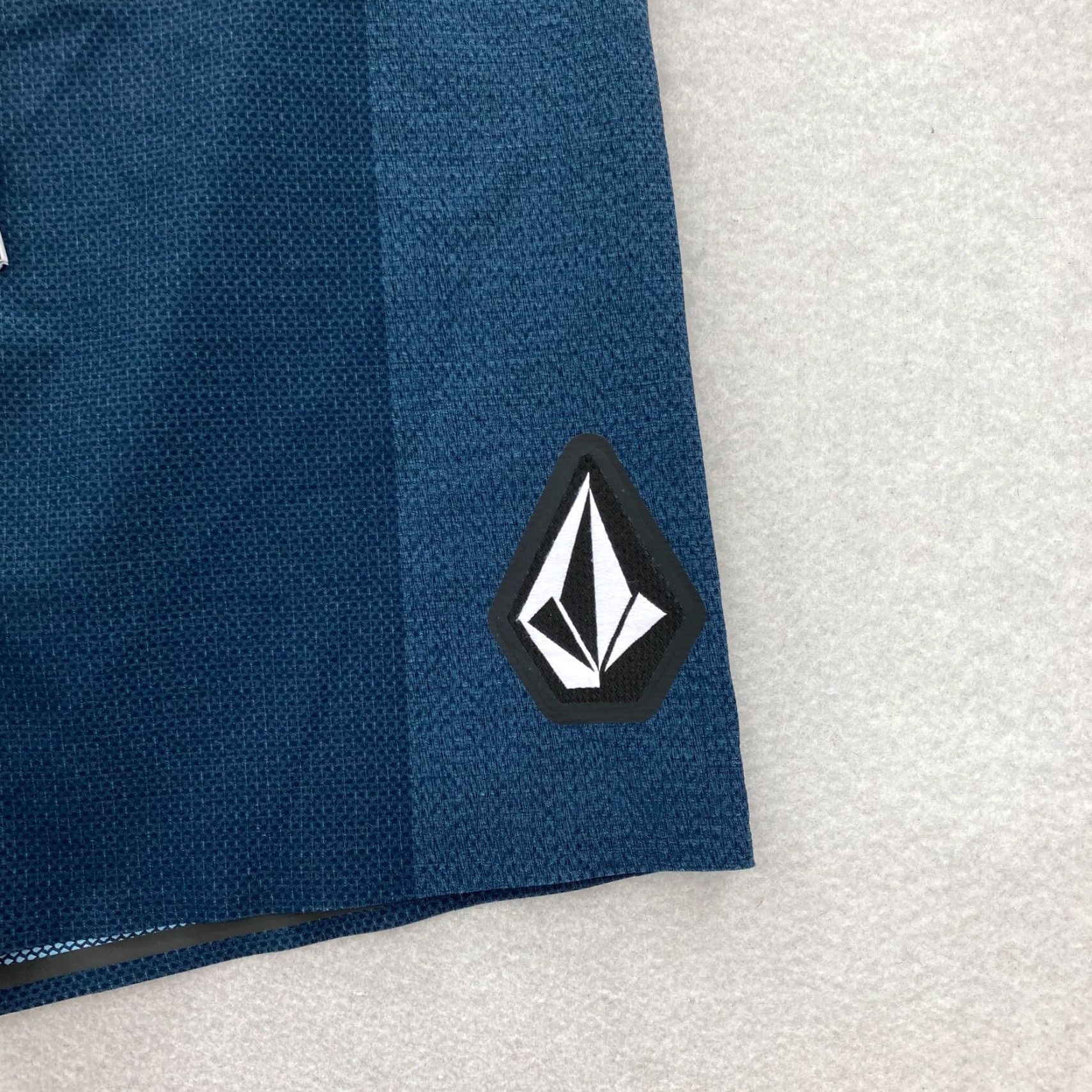 Volcom Volcom Mod-Tech Board Shorts Mens 30 Dark Blue Stone Shield Cinch Fly Preppy Size US 30 / EU 46 - 2 Thumbnail