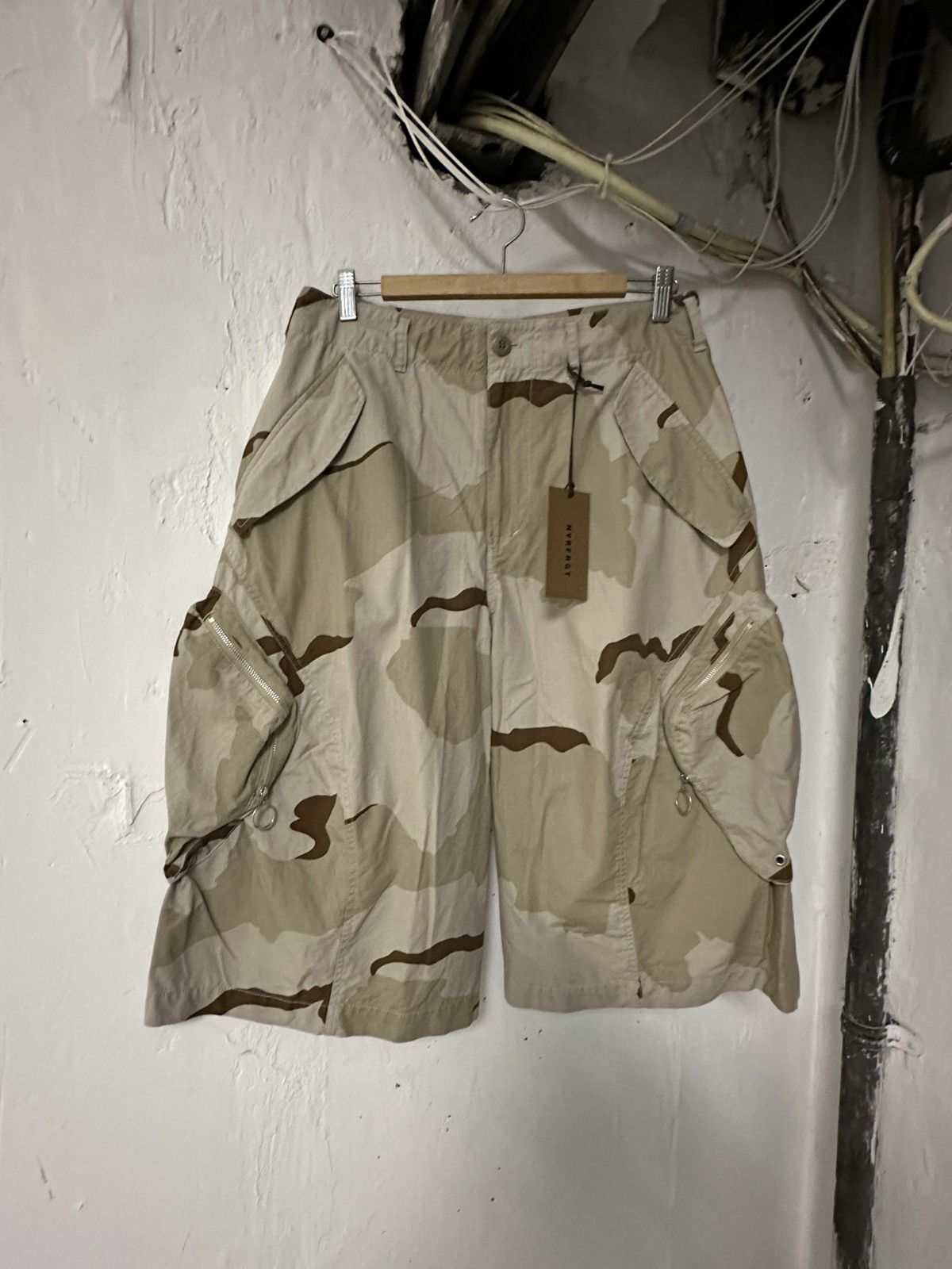 Japanese Brand Nvrfrgt 3D twisted cargo shorts in desert camouflage Size US 33 - 2 Thumbnail
