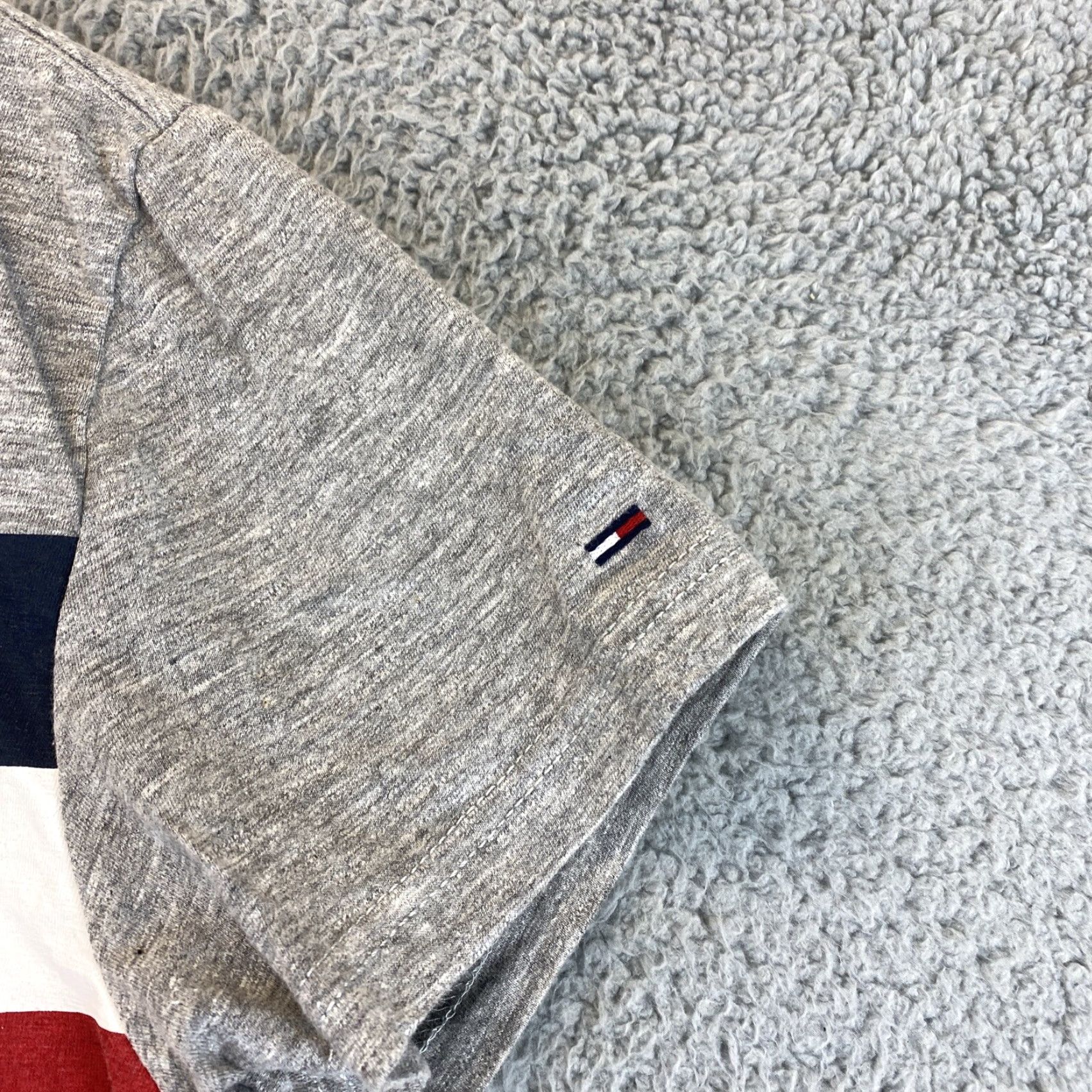 Tommy Hilfiger Tommy Hilfiger Men's Long Sleeve Crewneck Graphic TShirt Size L Gray 57-12 Regular Classic Fit Cotton Crew Neck / 57-12 T-Shirt Size US S / EU 44-46 / 1 - 3 Thumbnail