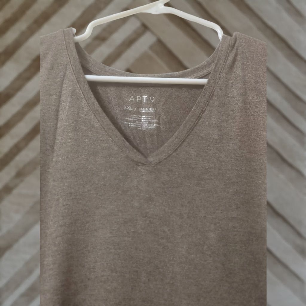 Essentials Apt 9 Tunic Tank Top Women Plus Size 2XL Sleeveless V-Neck Brown NWT Tank Top Tunic Size XXL / US 16-18 / IT 52-54 - 1 Thumbnail