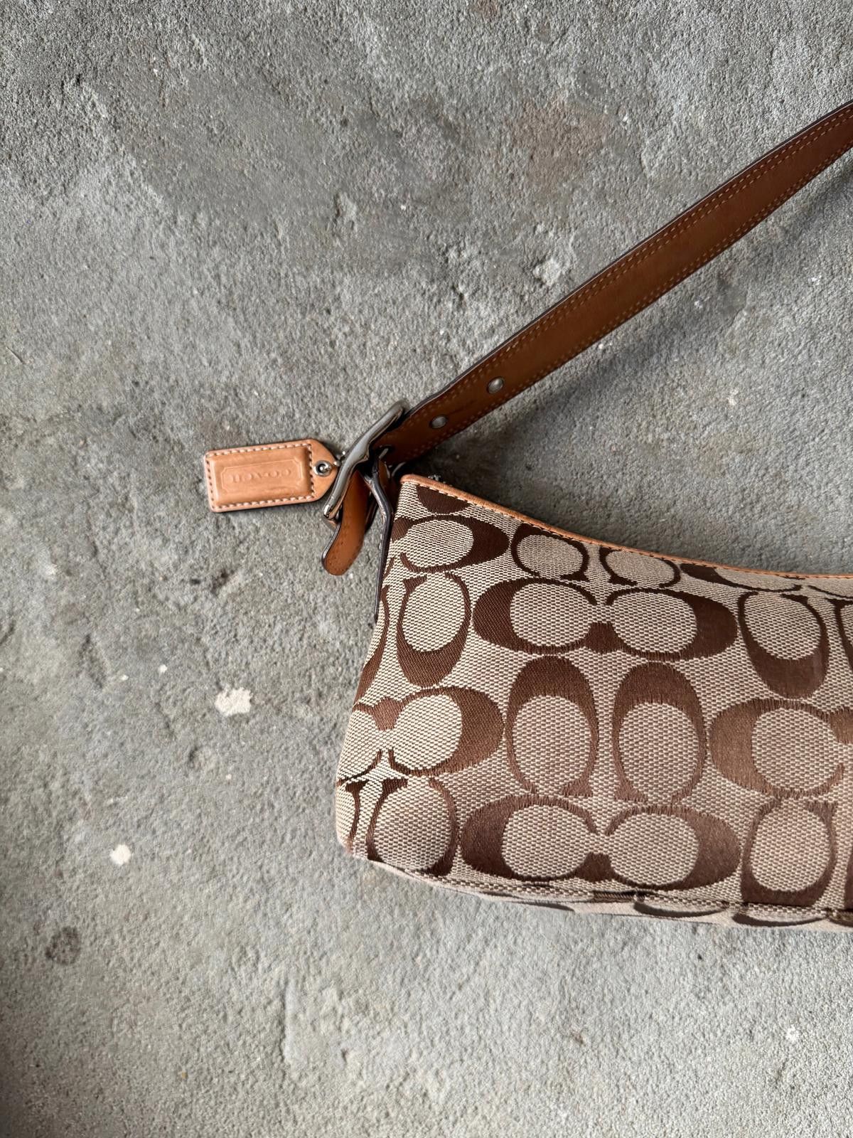 Coach Coach Signature Hampton Baguette Shoulder Bag Tan Size ONE SIZE - 6 Thumbnail