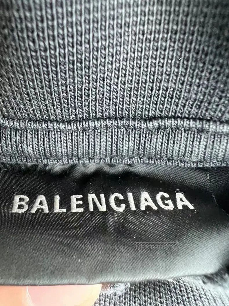 Balenciaga Balenciaga Tape Short Sleeve Tee L. Size US L / EU 52-54 / 3 - 3 Thumbnail