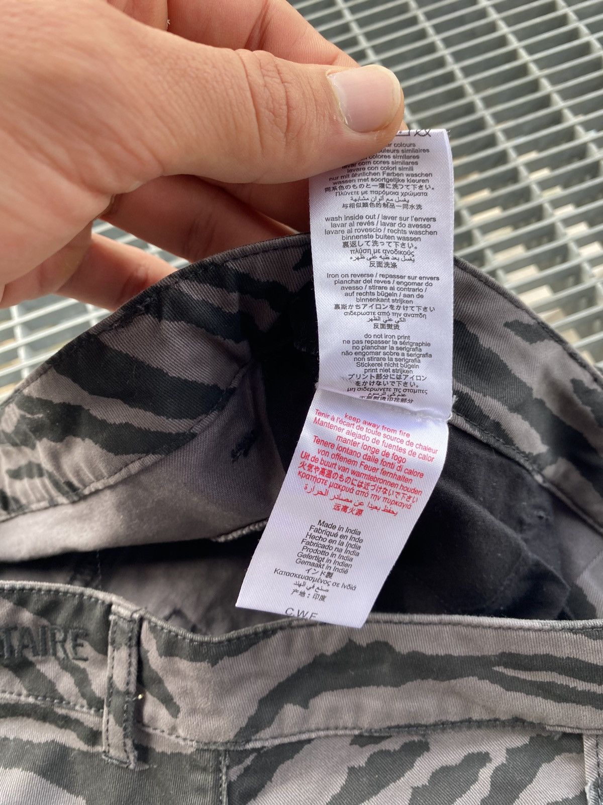 Zadig & Voltaire Zadig & Voltaire Camo Front Buttons Mini Skirt Size 25" / US 0 / IT 36 - 8 Thumbnail