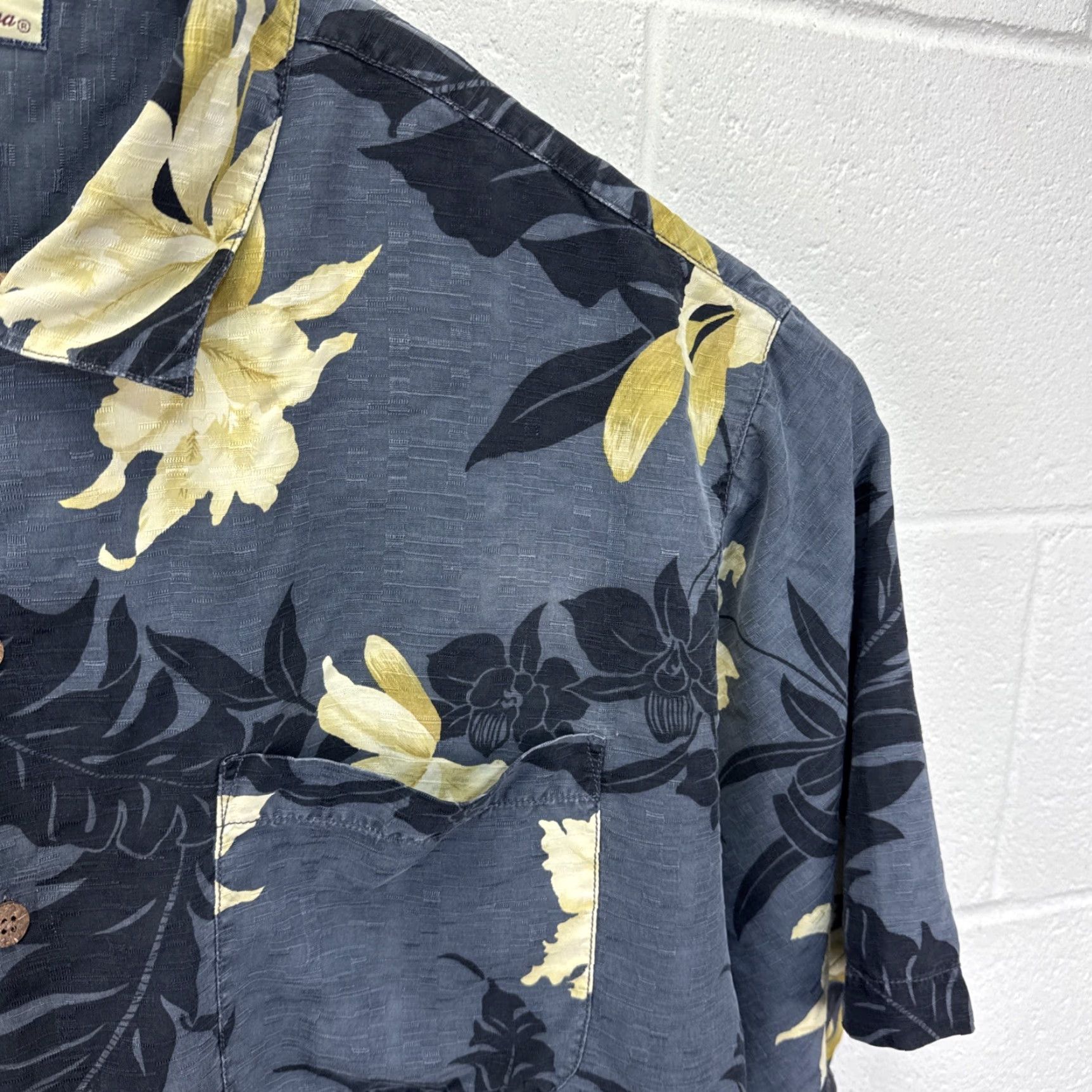 Tommy Bahama VINTAGE Tommy Bahama Floral Silk Button-Down Camp Shirt Mens XL Beach Size US XL / EU 56 / 4 - 6 Thumbnail