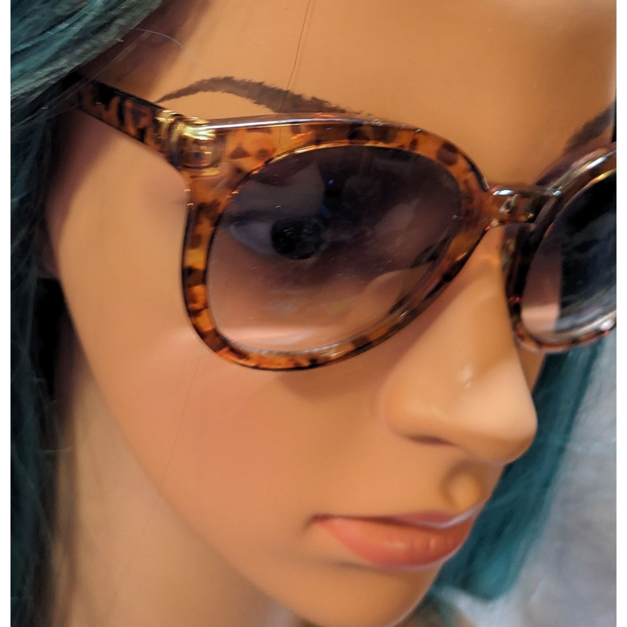 Ann Taylor Ann Taylor Factory Retro Tortoise Sunglasses Size ONE SIZE - 8 Thumbnail