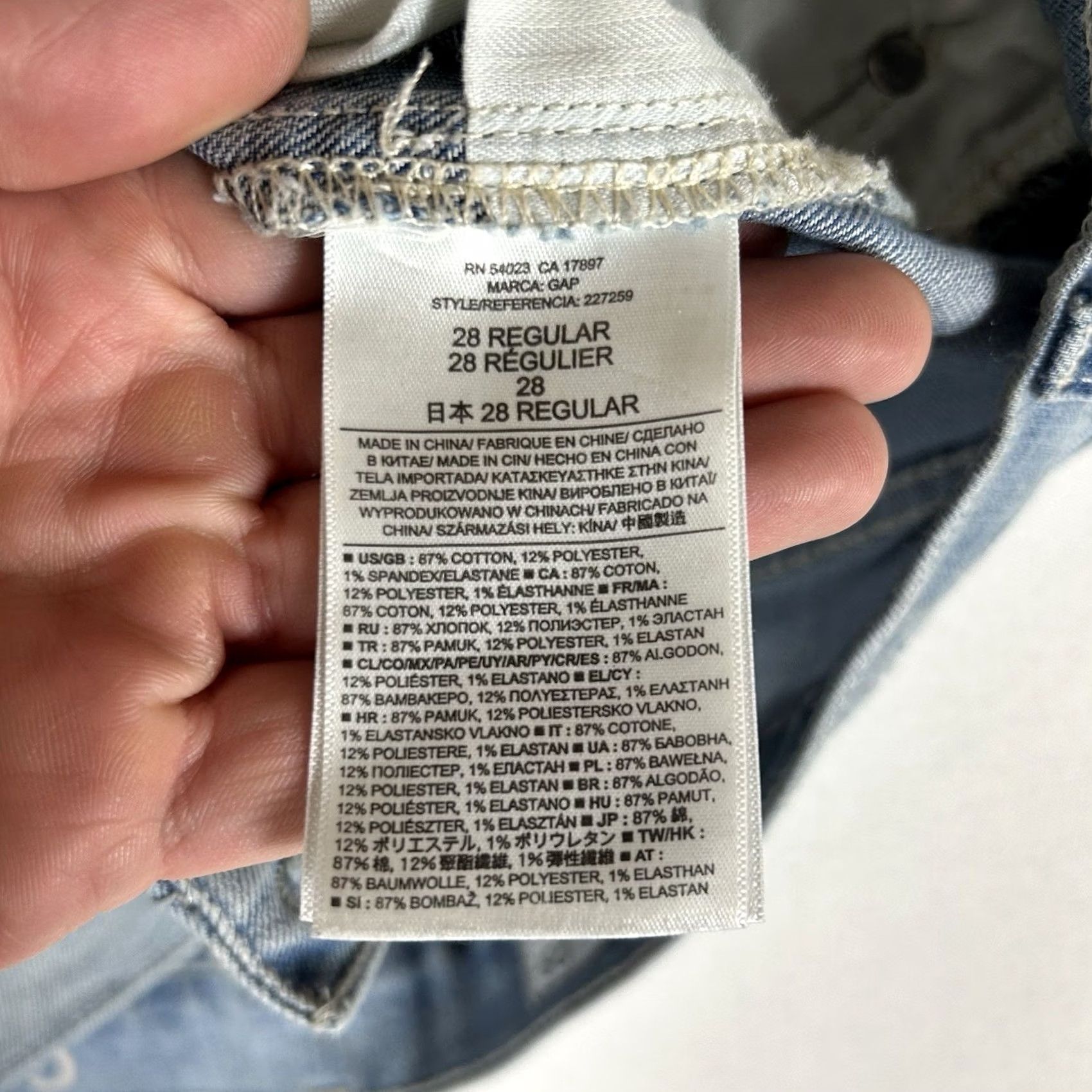 Gap VINTAGE Gap 1969 Girlfriend Jeans Womens Size 28R Light Wash Denim Brooklyn Bleach Blue Size 28" / US 6 / IT 42 - 7 Thumbnail