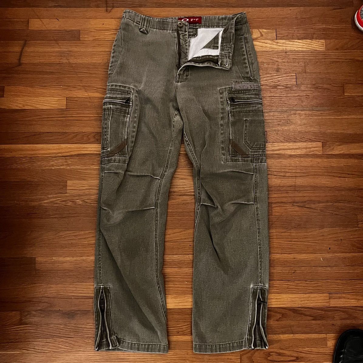 Image of Oakley Cargo Pants in Green, Men's (Size 31)