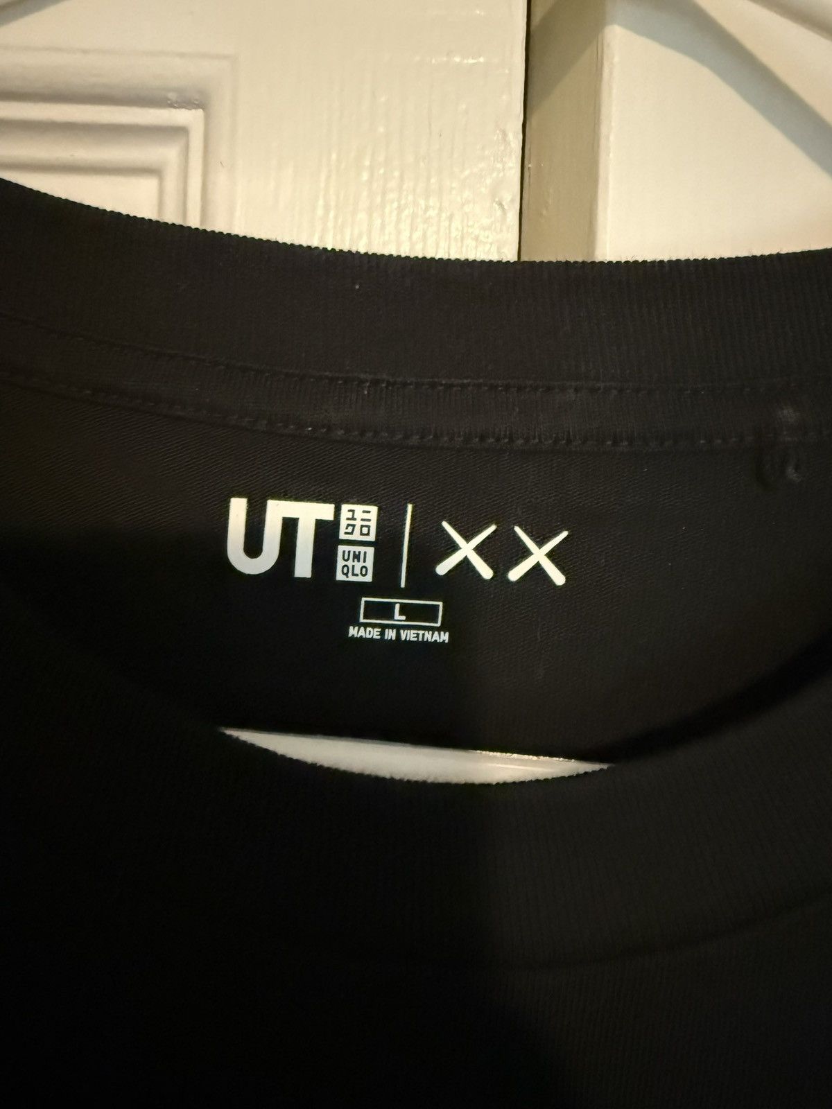 Kaws KAWS UNIQLO TEE Size US L / EU 52-54 / 3 - 2 Thumbnail