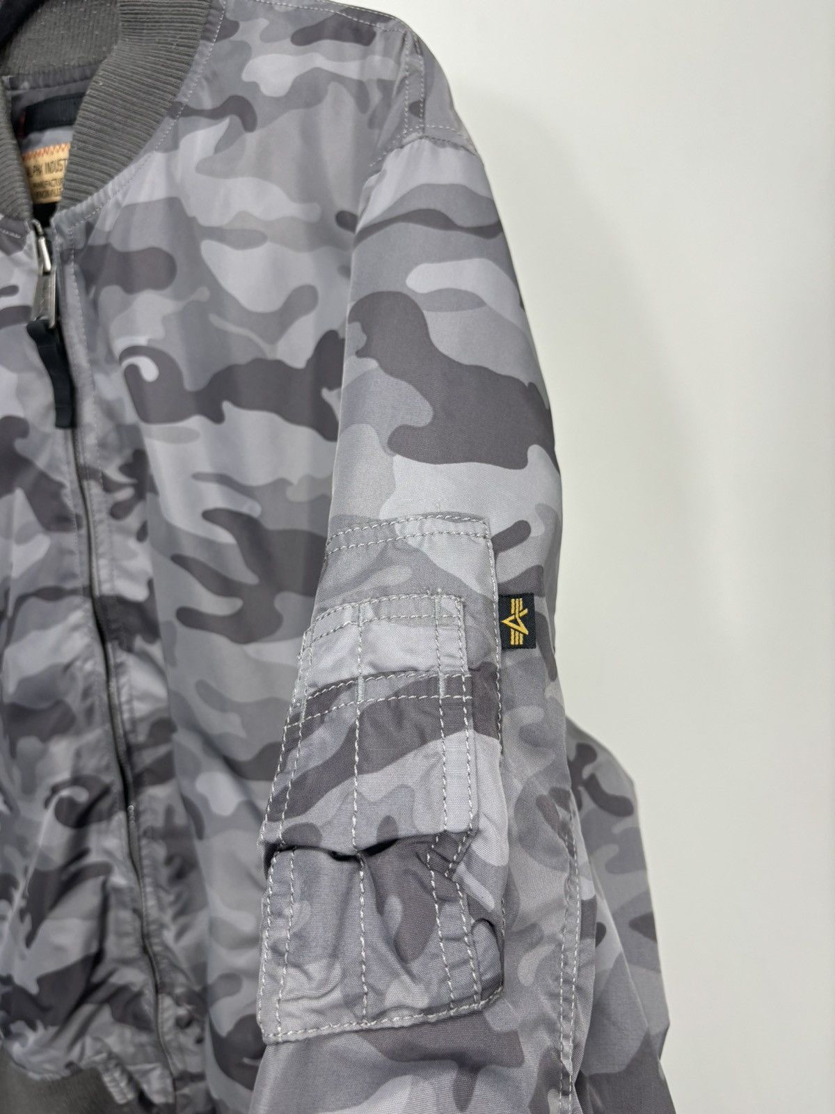Alpha Industries Vintage Alpha Industries Gray Camo Hype Bomber Jacket Size US L / EU 52-54 / 3 - 7 Thumbnail