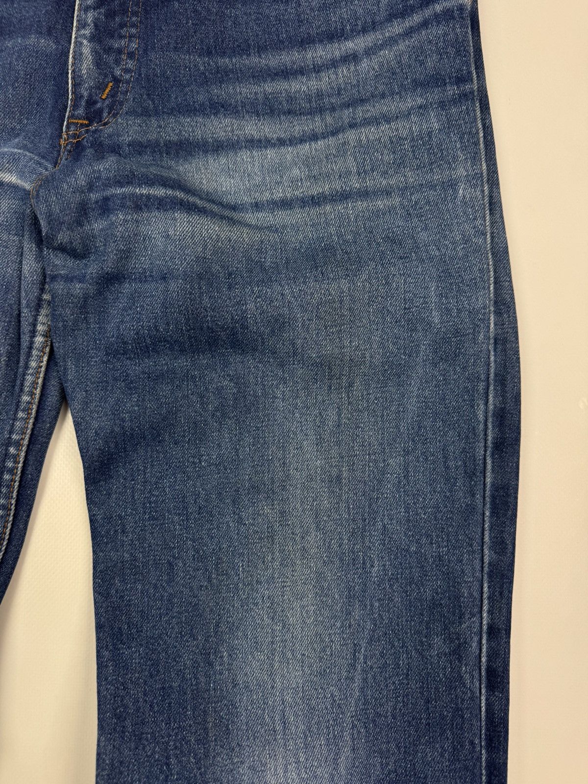 Levi's 1980’s Vintage Levi’s 565 Washed Denim Leather Tab Jeans Size US 33 - 4 Thumbnail