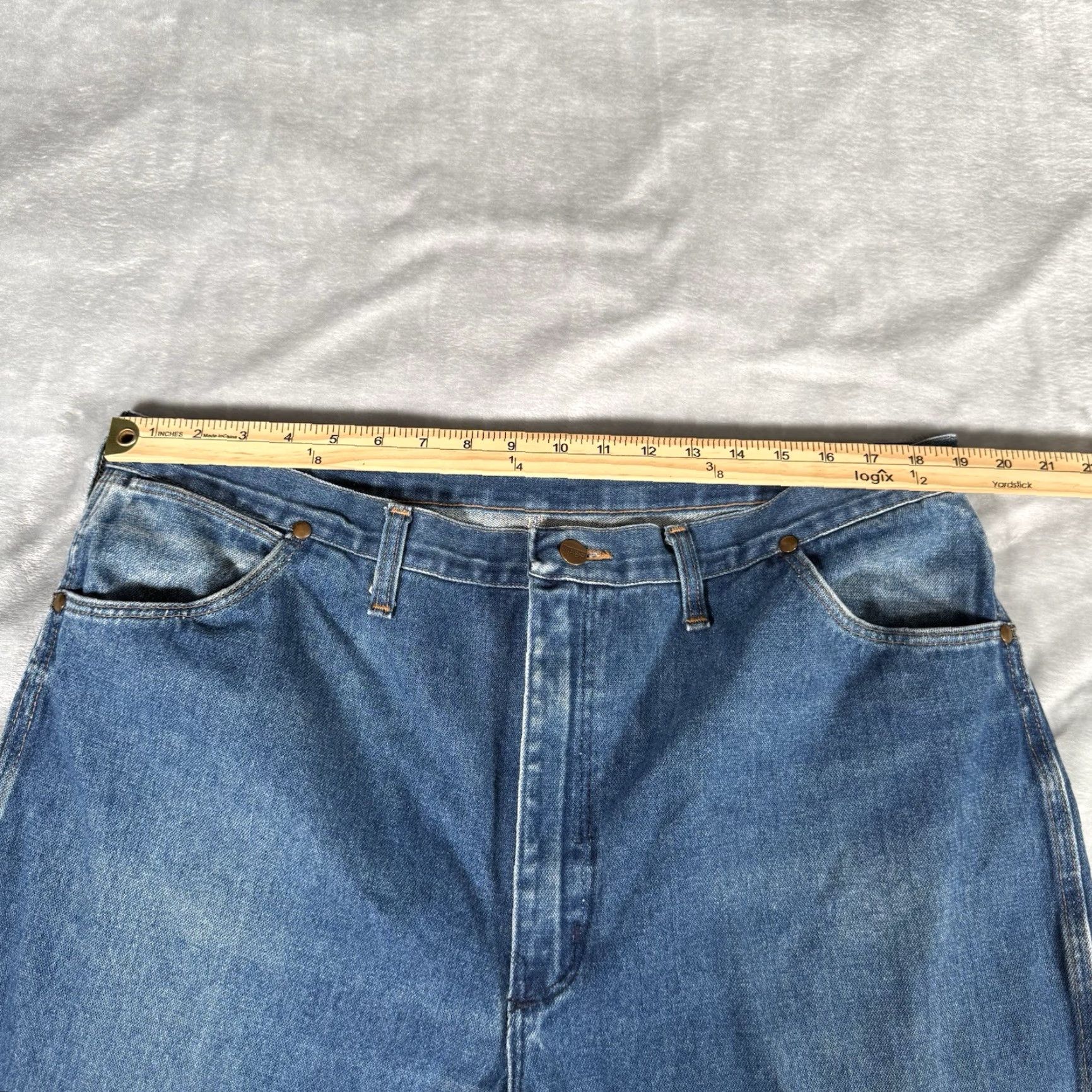 Wrangler VINTAGE Wrangler Jeans Straight Fit Mens 38 Regular Blue Denim 5-Pocket USA 90s Leather Patch Logo Zipper Button Waist 38 Inseam 29 Size US 38 / EU 54 - 6 Thumbnail