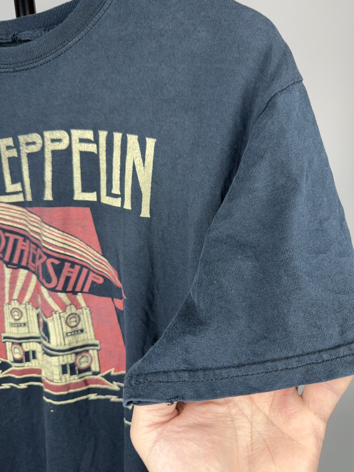 Led Zeppelin Vintage 00s Led Zeppelin Mothership Rock Band Faded T-Shirt Size US M / EU 48-50 / 2 - 11 Thumbnail