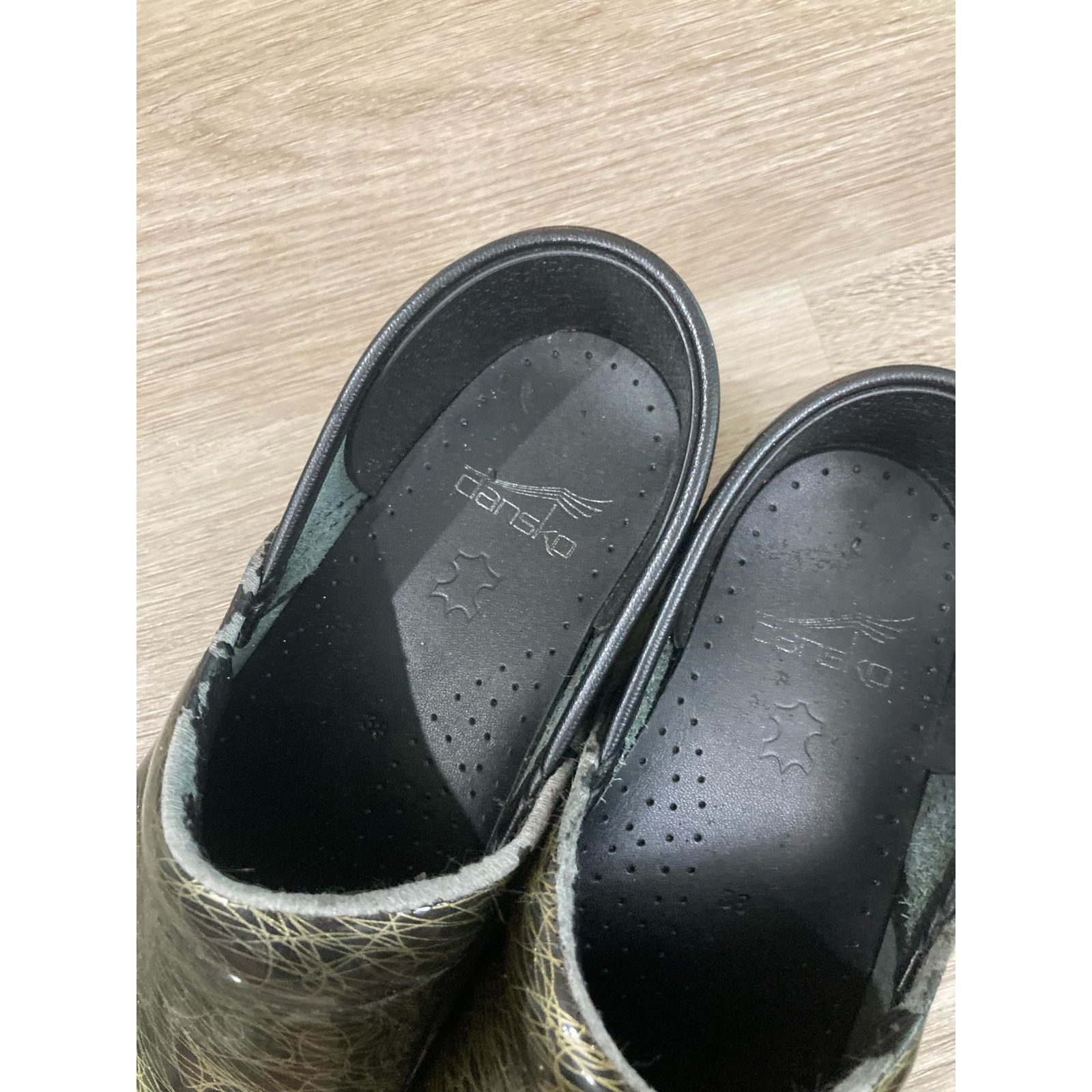 Dansko Dansko Professional Women's Black Gold Swirl Clogs 7.5 Size US 7.5 / IT 37.5 - 4 Thumbnail