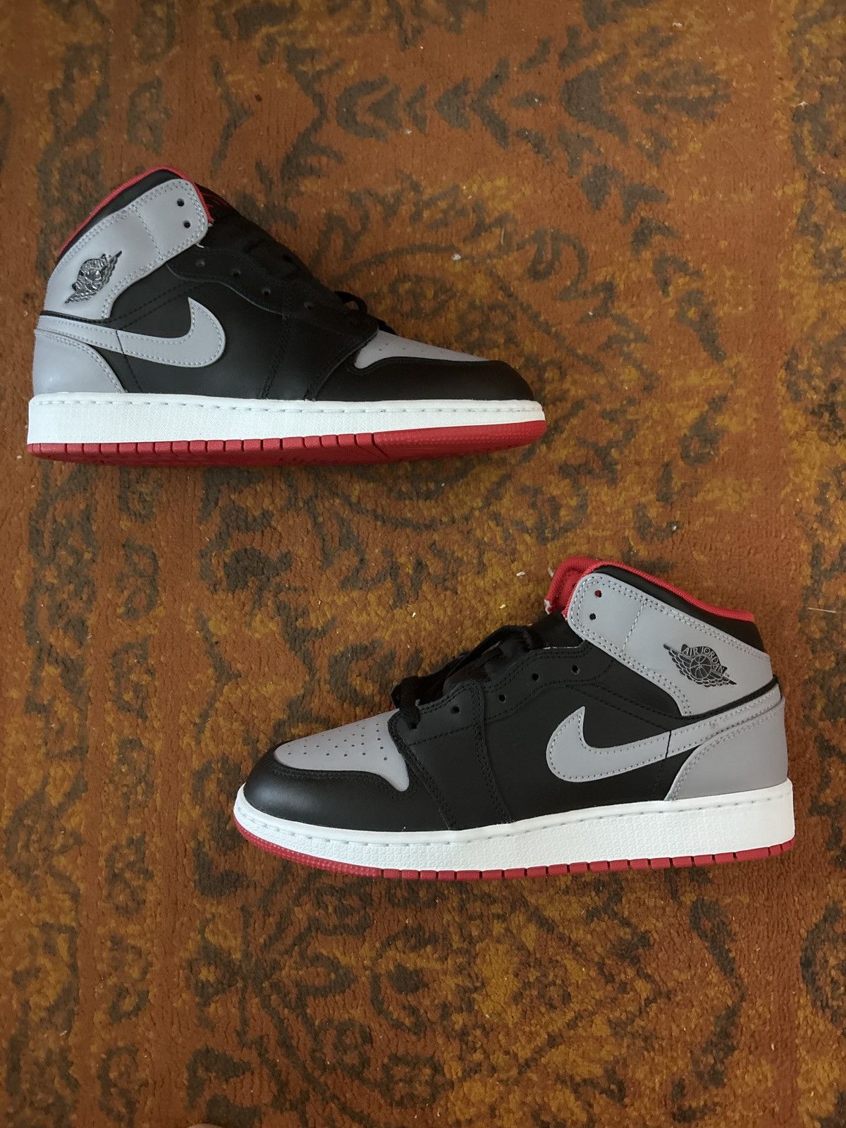 Jordan Brand black/cement grey-fire red air jordan 1 mid (gs) Size US 8.5 / IT 38.5 - 2 Thumbnail