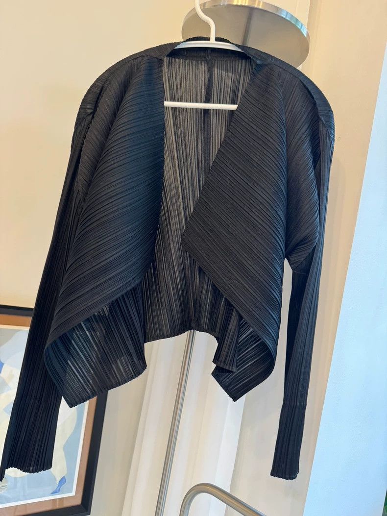 Issey Miyake issey miyake size:3 Black pleated coat 2506-Nextarrow Size XXS / US 00 / IT 34 - 3 Thumbnail