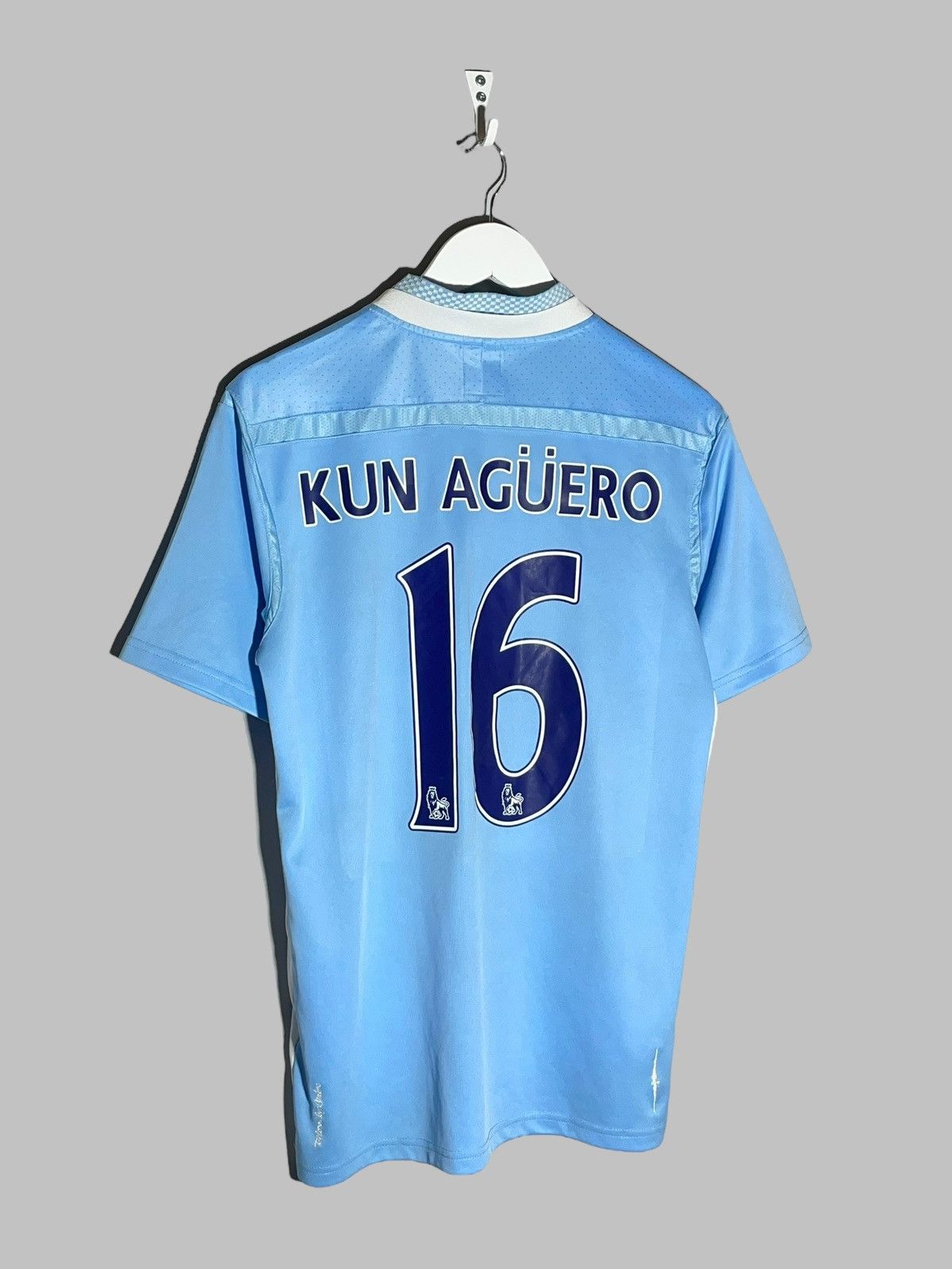 Umbro × Vintage #16 Kun Aguero Manchester City Umbro 2011/12 Football Shirt Size US S / EU 44-46 / 1 - 1 Thumbnail