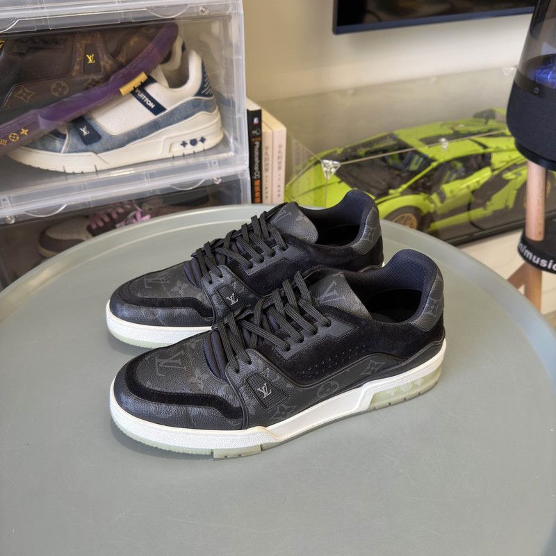 Louis Vuitton Louis Vuitton Trainer Sneakers in Black 0089 Size US 9 / EU 42 - 1 Thumbnail
