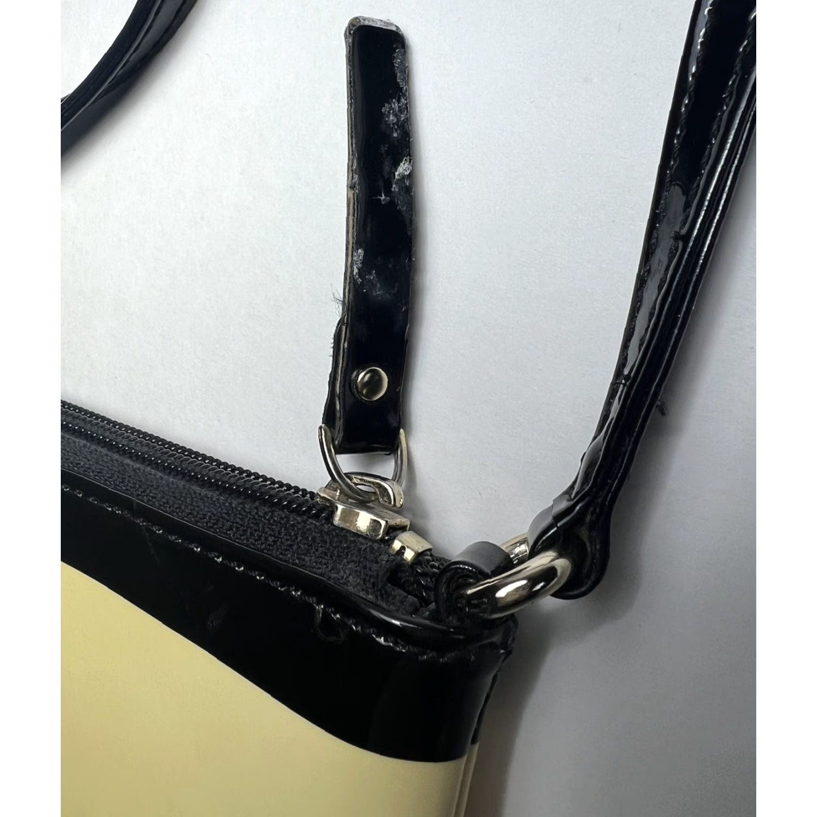 Vintage kate spade new york Shoulder Bag Kate Penn Crossbody Black Cream Patent Leather Zip 9.5 x 6 Cross-Body Strap Womens Size ONE SIZE - 6 Thumbnail