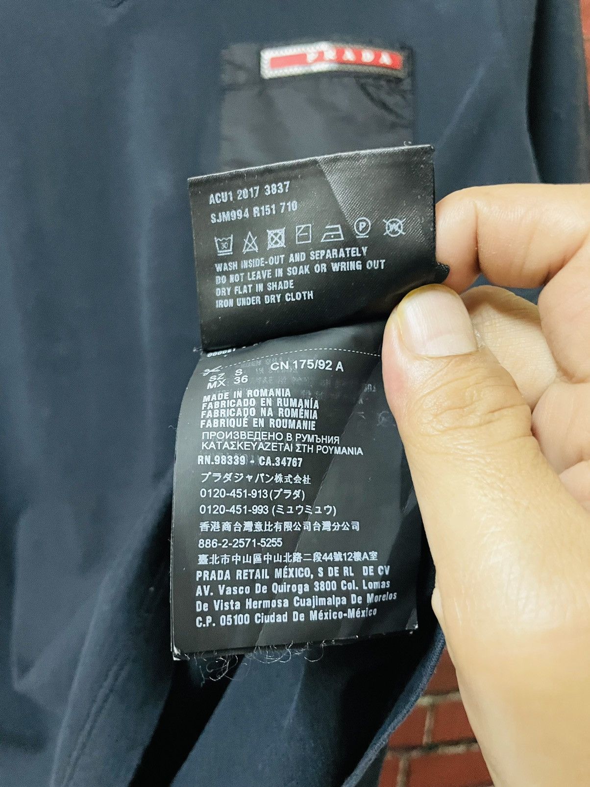 PRADA V NECK RUBBER LOGO SINGLE POCKET SHIRTS