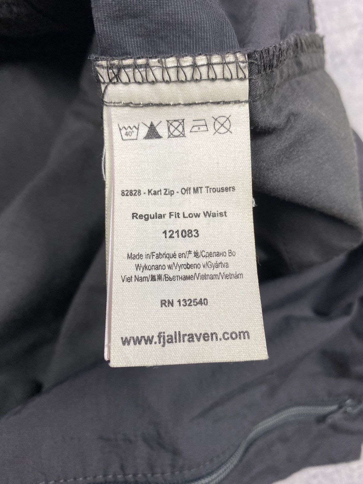 Fjallraven × Vintage Vintage Fjallraven Karl Zip Trekking Cargo Outdoor Shorts Size US 35 - 19 Thumbnail