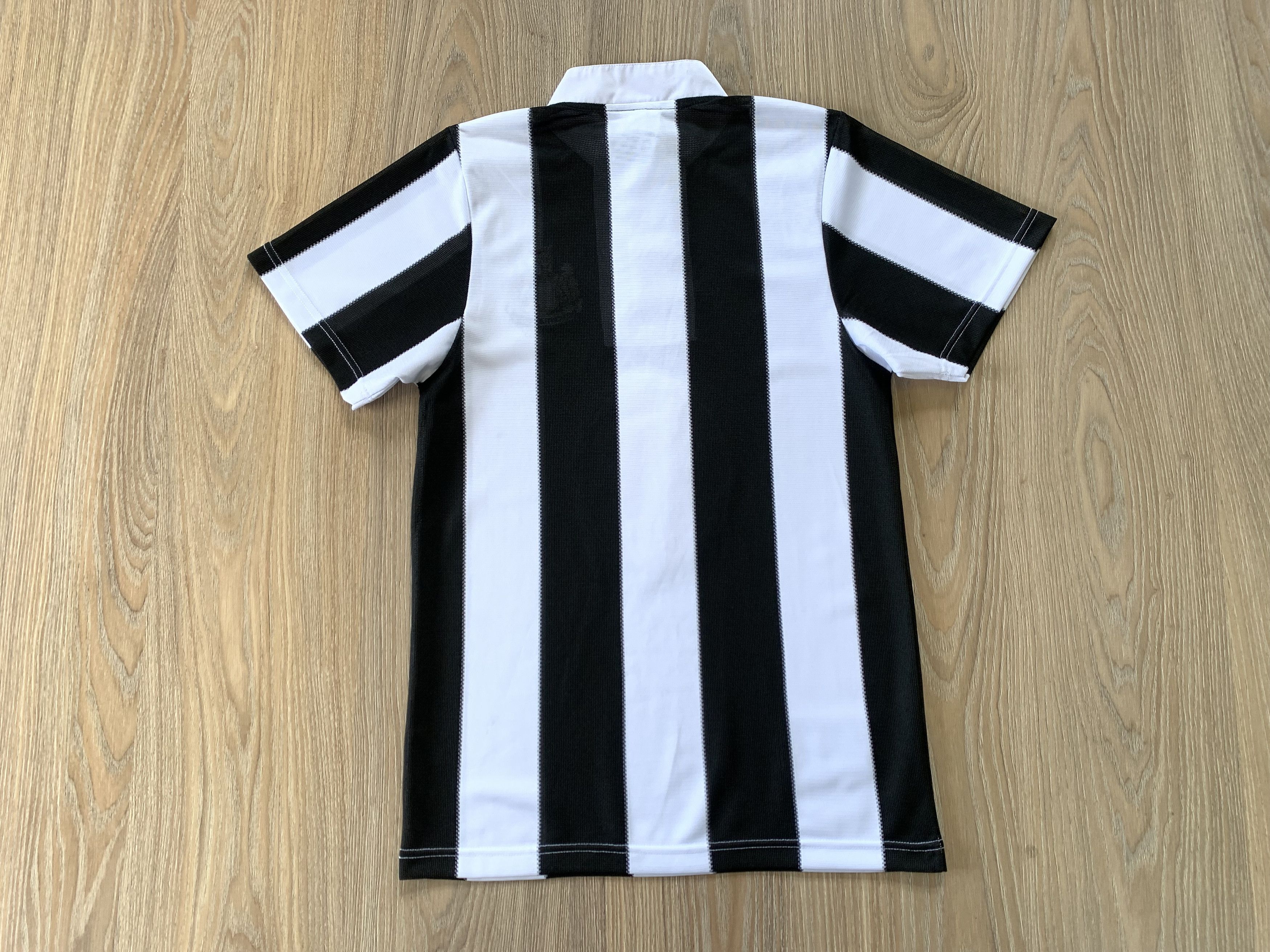 Vintage Vintage Score Draw Newcastle United Home Retro Shirt Size US S / EU 44-46 / 1 - 3 Thumbnail