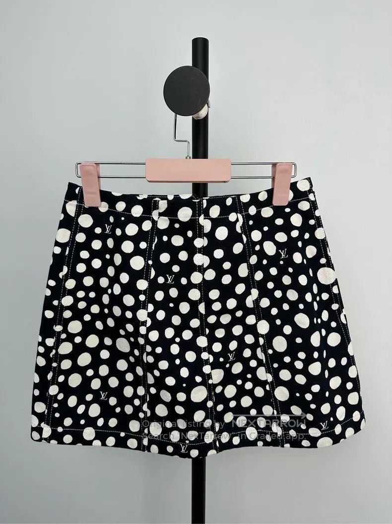 Louis Vuitton Louis Vuitton Black double-breasted full-print skirt Size 35" - 2 Thumbnail