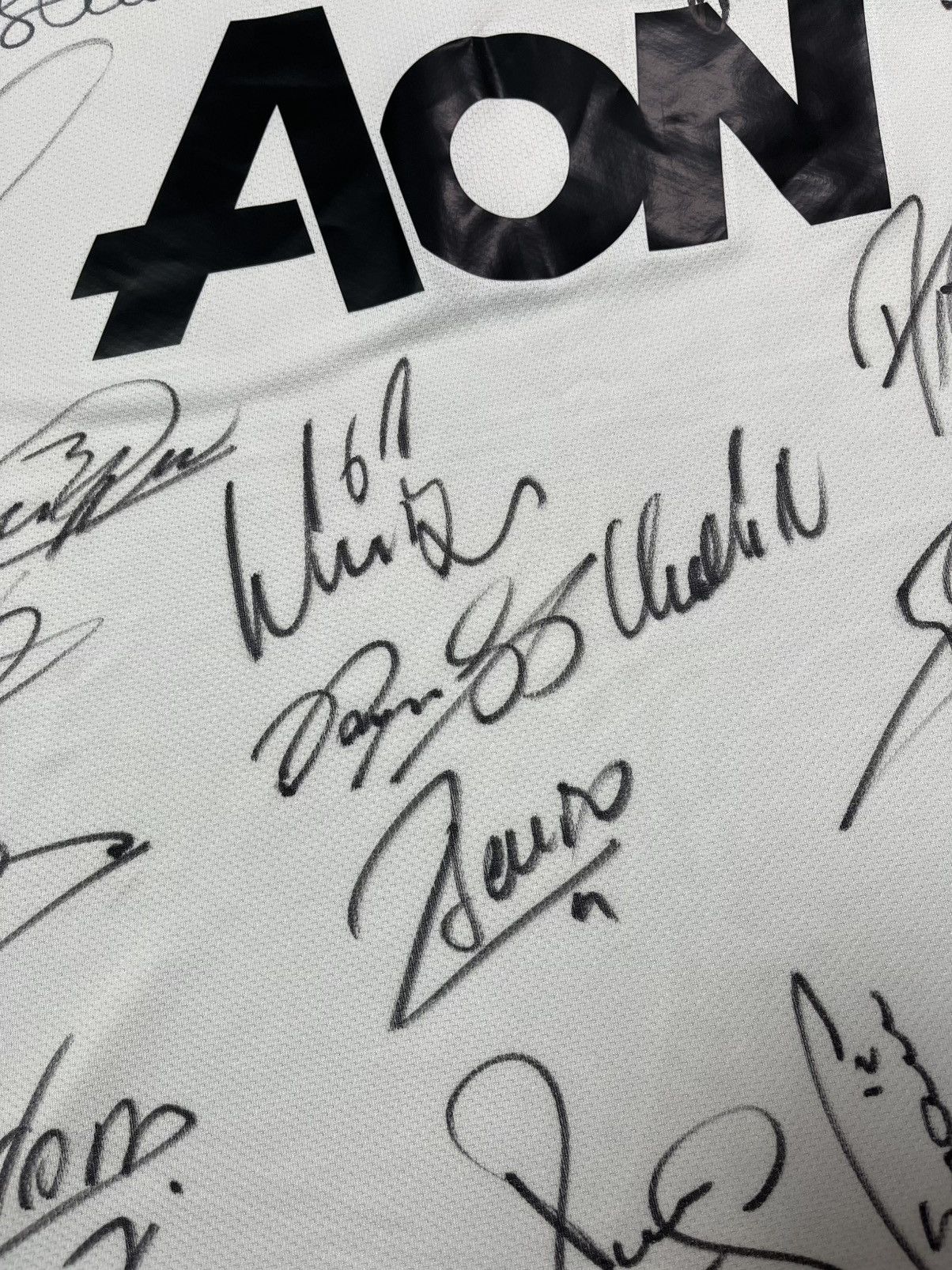 Nike 🧯CRAZY NIKE MANCHESTER UNITED VINTAGE 2010/11 SIGNED JERSEY Size US L / EU 52-54 / 3 - 7 Thumbnail