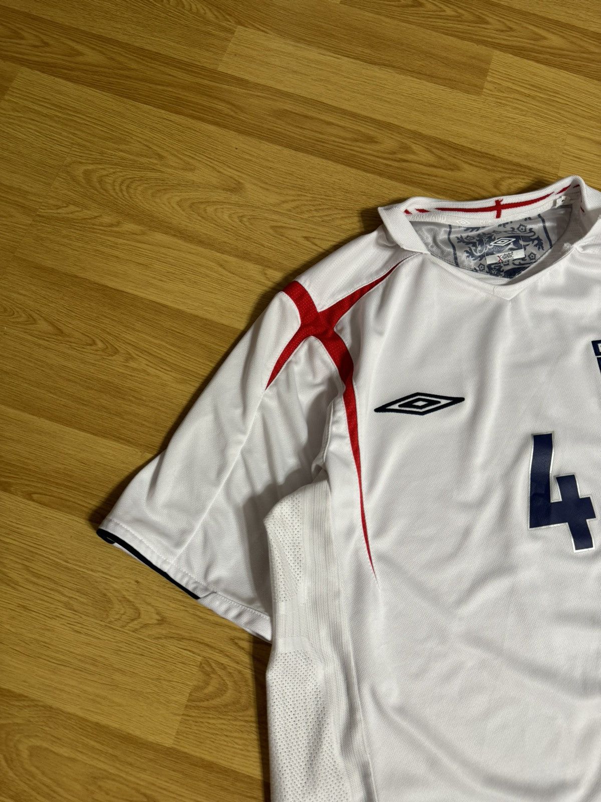 Umbro × Vintage Blokecore ⚽️ England 2005 - 2007 home #4 GERRARD football kit Size US L / EU 52-54 / 3 - 7 Thumbnail