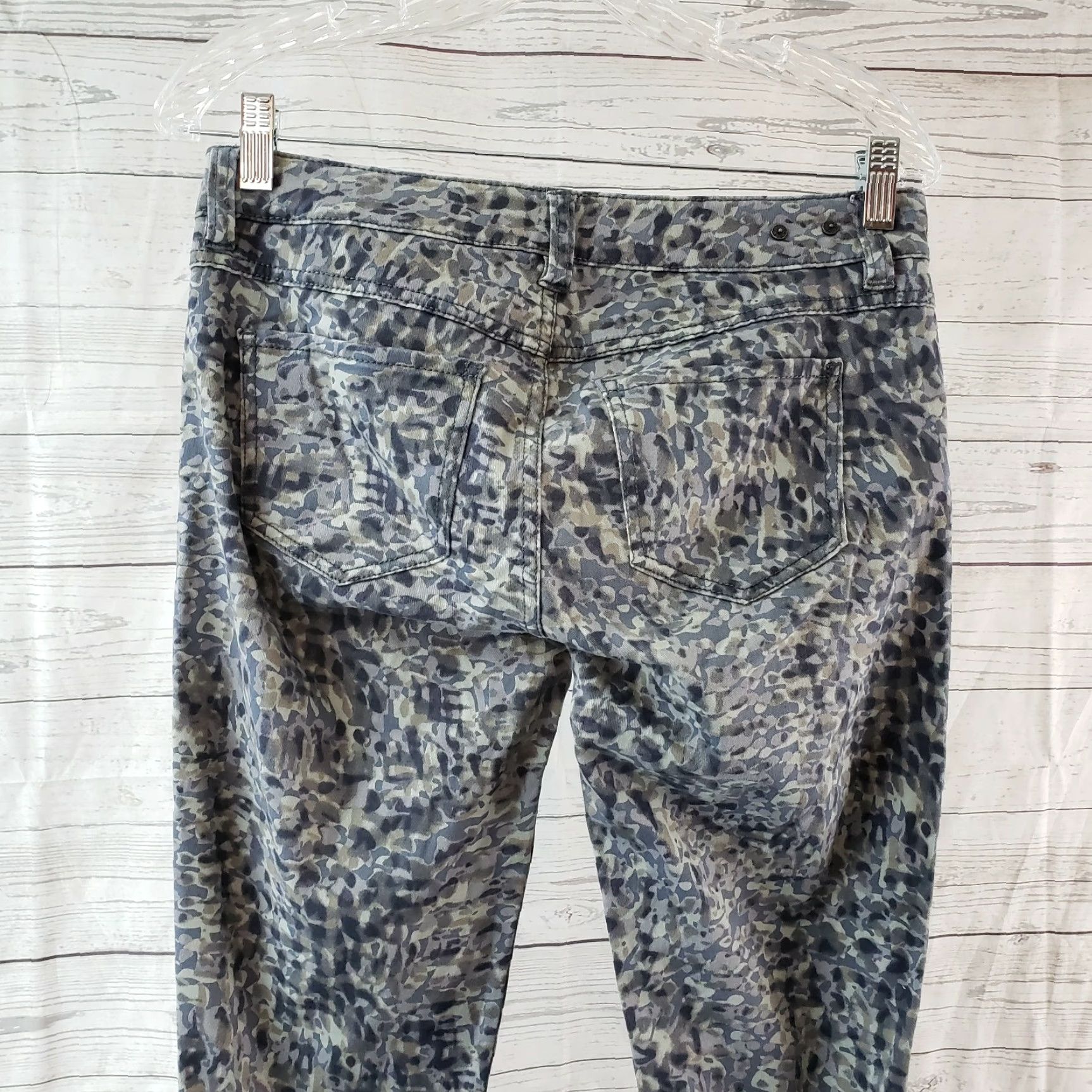 Vintage CAbi 604 Womens Modern Camo Skinny Jeans Sz 2 Gray Blue Low Rise Denim Cotton Blend Inseam 30 Womens Size 26" / US 2 / IT 38 - 5 Thumbnail