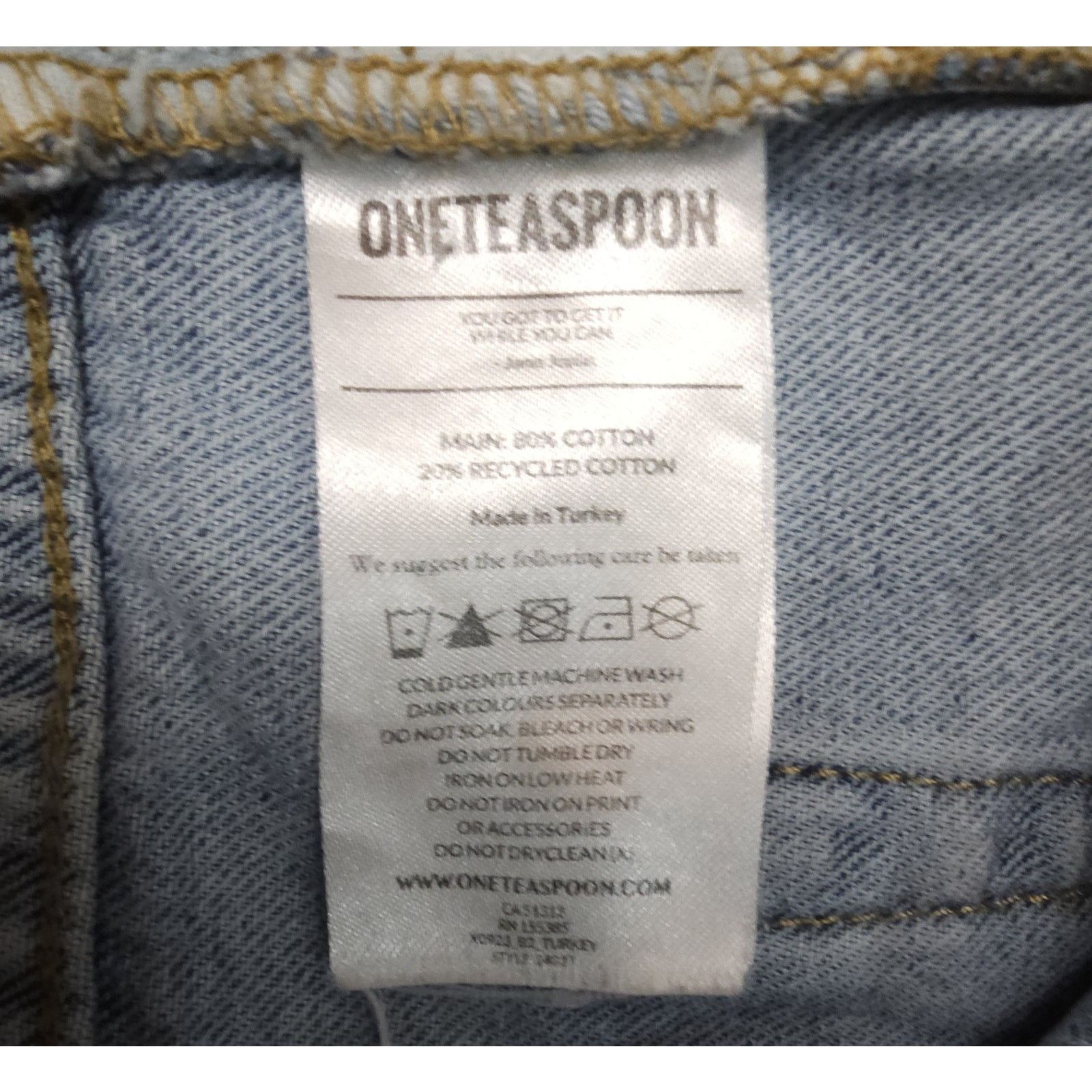 One Teaspoon One Teaspoon Bandits low-waist denim shorts. Size 30 Size 30" / US 8 / IT 44 - 7 Thumbnail