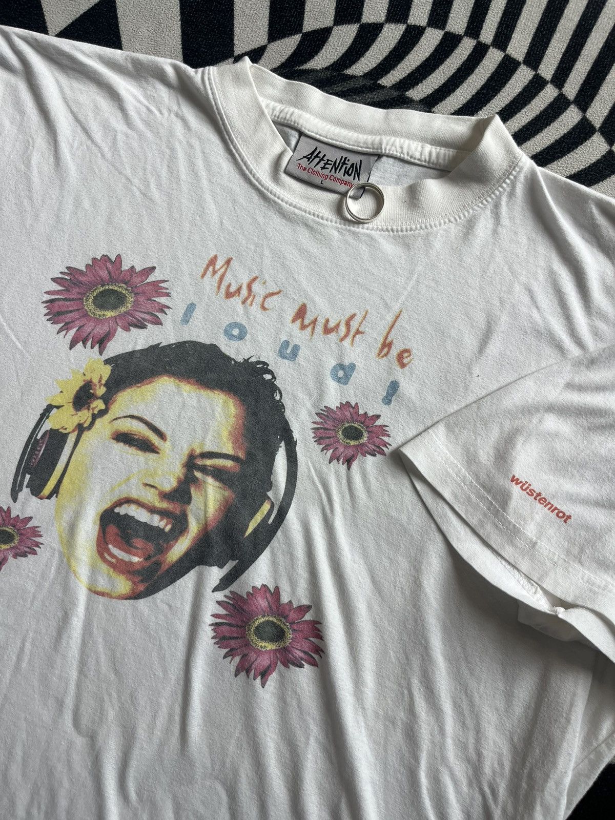 Arts & Science Vintage Music Must be Loud ! Wustenrot 90’s-00’s Tshirt Size US L / EU 52-54 / 3 - 6 Thumbnail