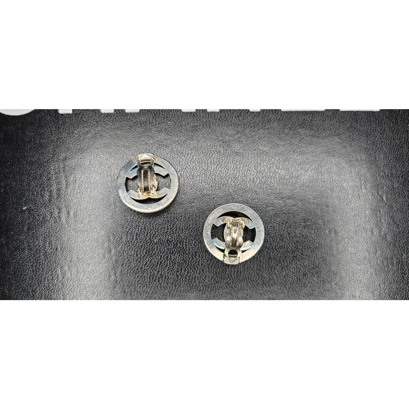 Chanel CHANEL CC Logos Turnlock Round Clip-On Earrings Silver Tone Size ONE SIZE - 5 Thumbnail