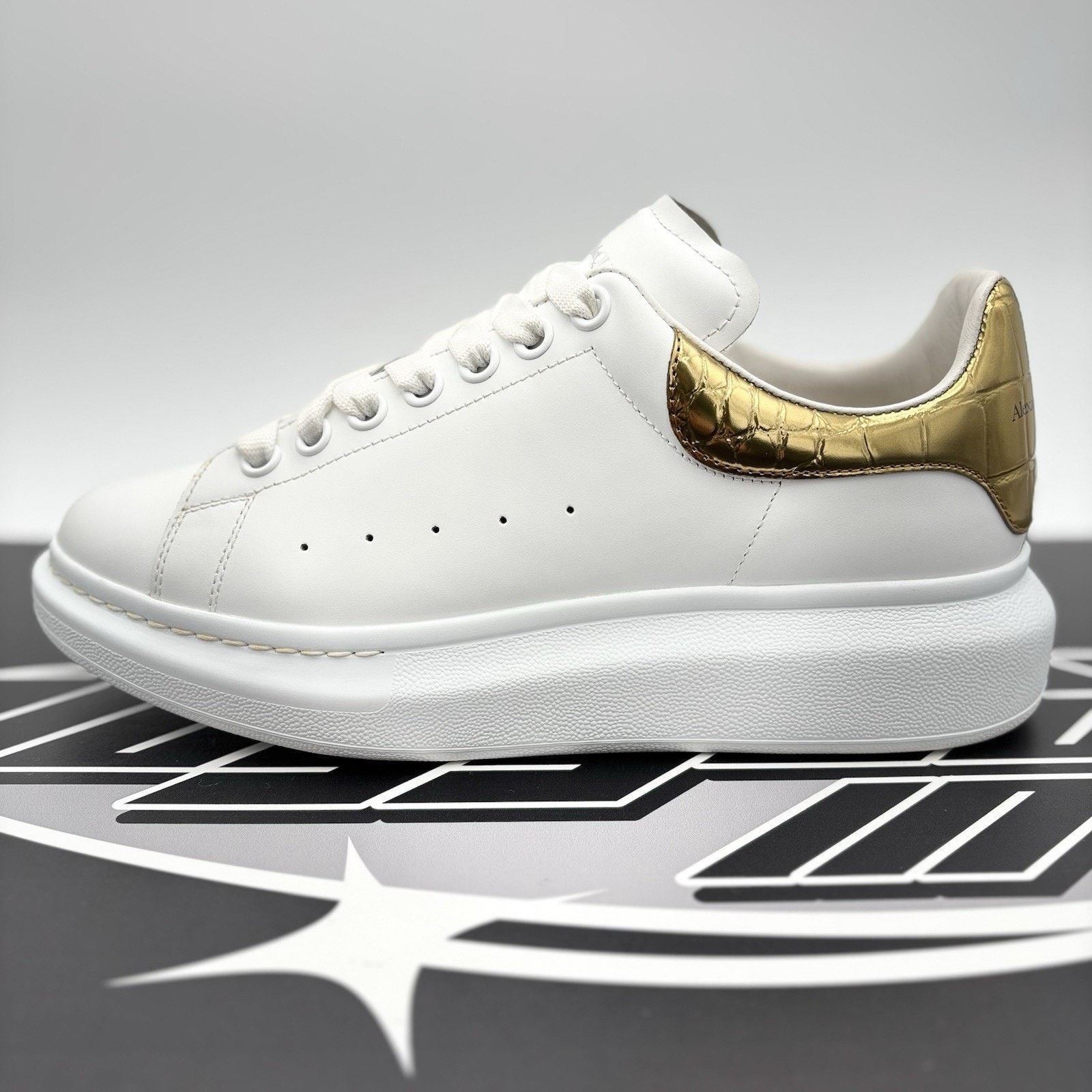 Alexander McQueen Alexander McQueen Oversized ' Gold Crocodile ' | GREAT COND! Size US 8.5 / EU 41-42 - 11 Thumbnail