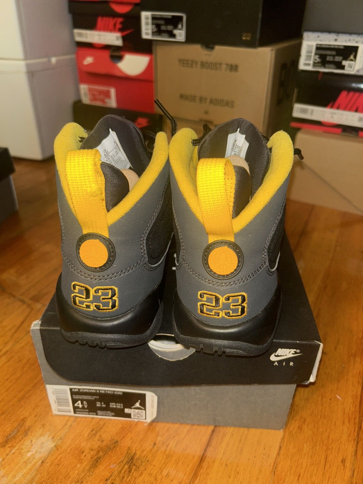 Jordan Brand University Gold 9 Retro (GS) Size US 4.5 / IT 34.5 - 5 Thumbnail