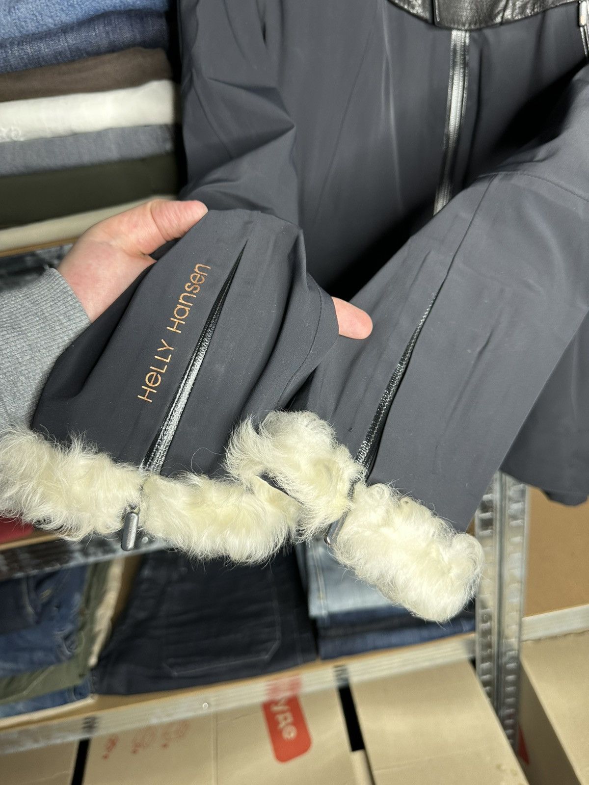 Helly Hansen Embla by Helly Hansen Ski Jacket Faux Fur Trim Size M / US 6-8 / IT 42-44 - 14 Thumbnail