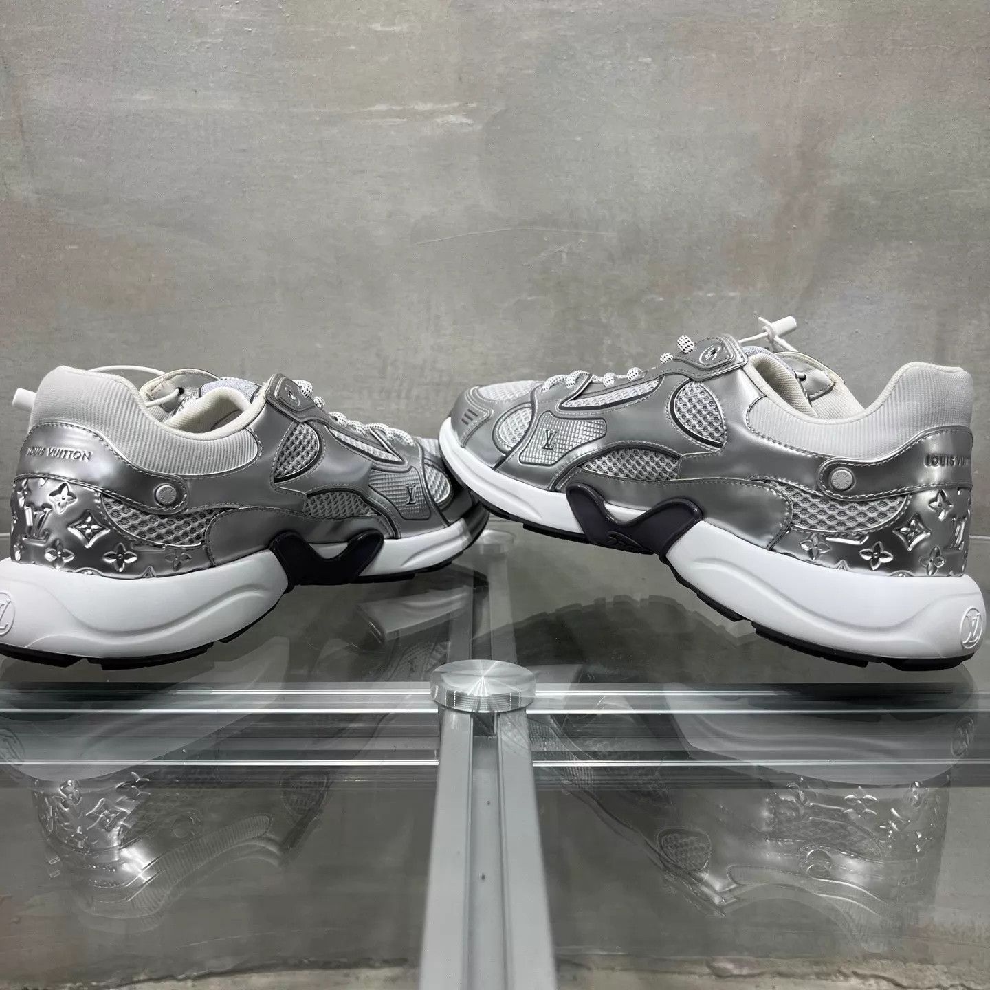 Louis Vuitton LV Olympia 'Silver Horn King' Sneakers UK7 41 YH26281 Size US 8 / EU 41 - 5 Thumbnail